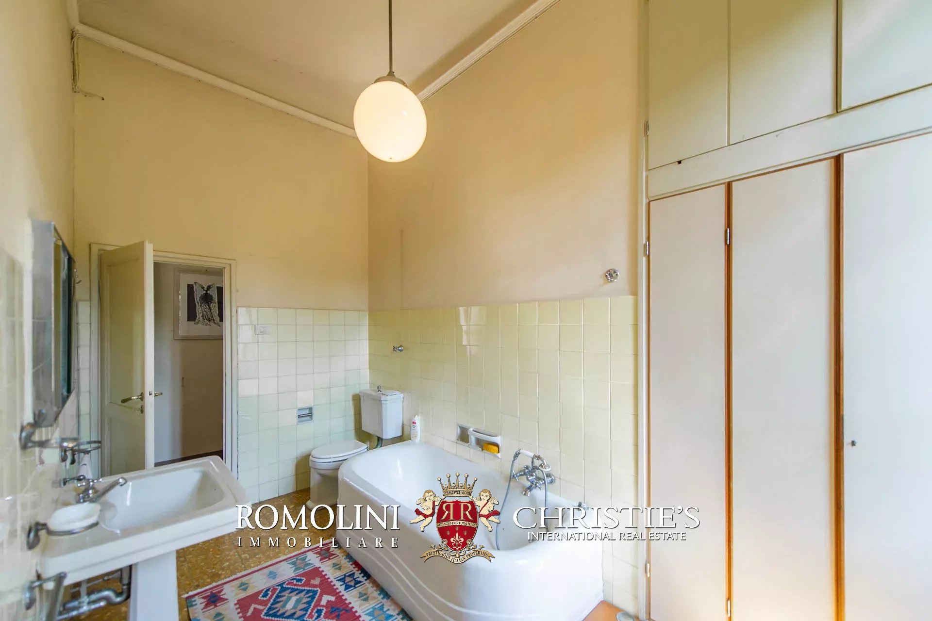 16 Bedroom Vineyard's Image 53