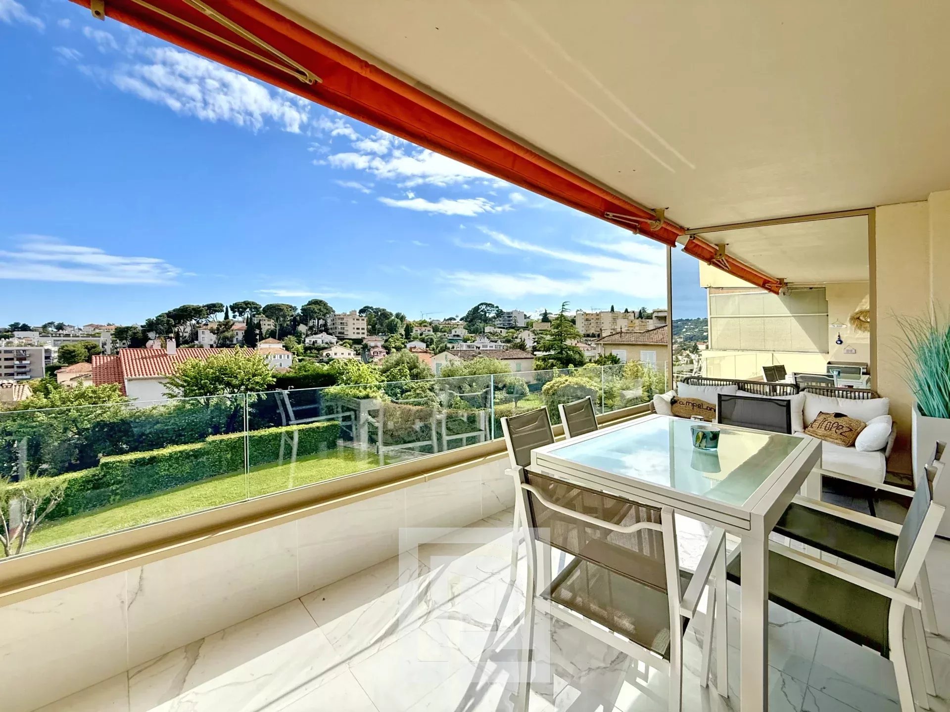 Le Cannet Europe - Completely renovated apartment with beautiful view