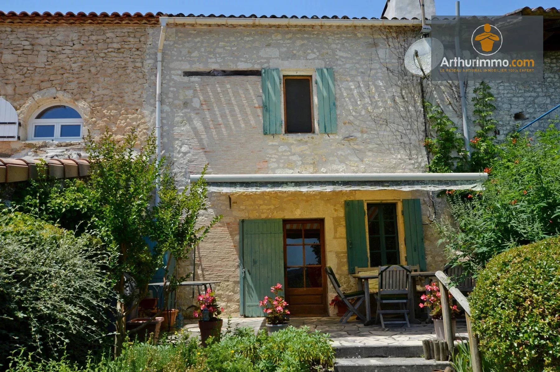 Maison de charme en pierre avec jardin