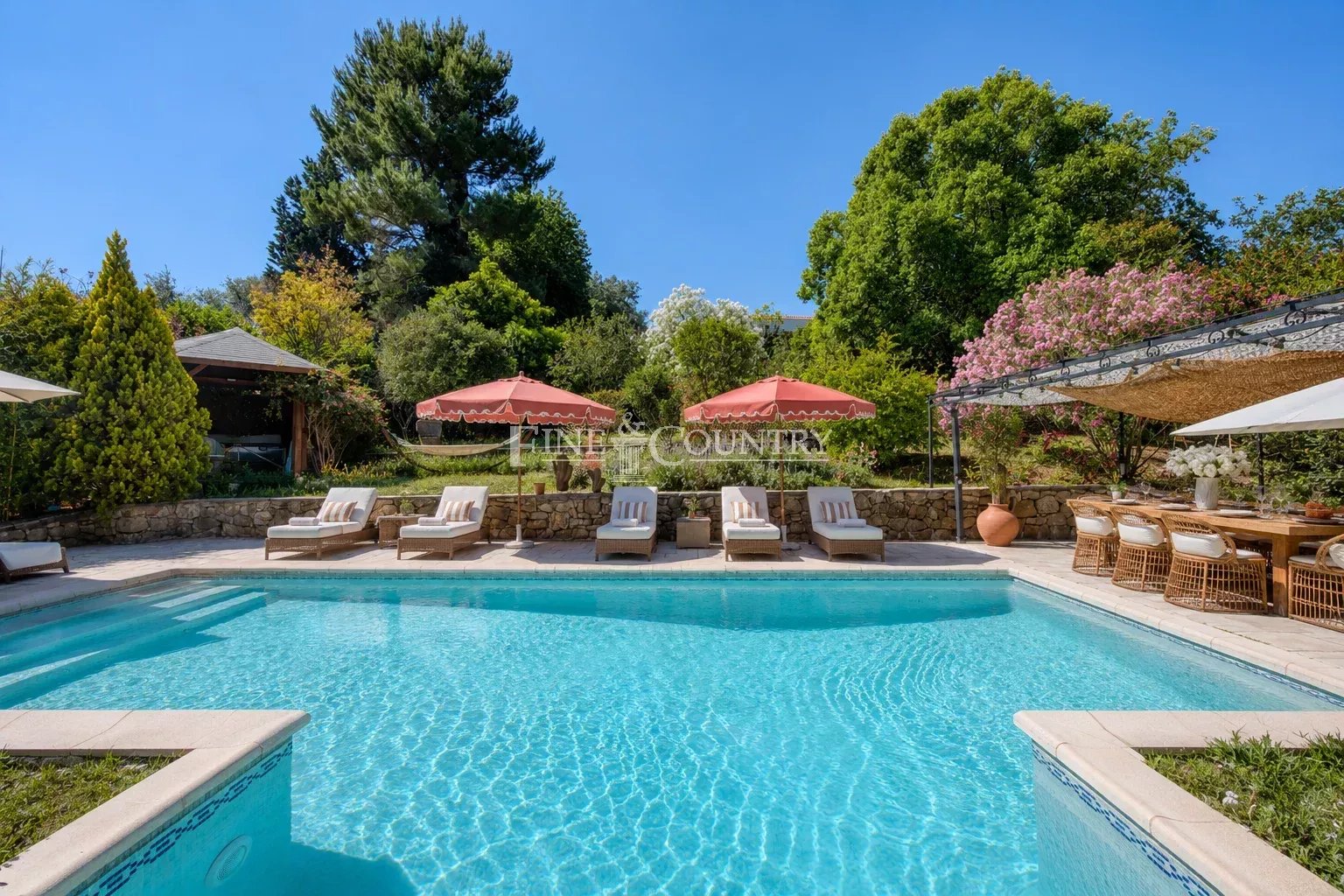 Photo of For sale  Villa in Valbonne - Panoramic view