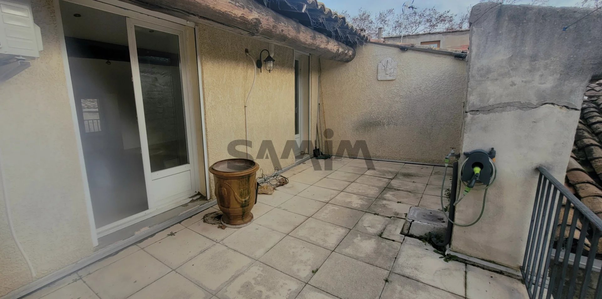 À VENDRE - MAISON DE VILLAGE À FINIR DE RÉNOVER - CLARENSAC