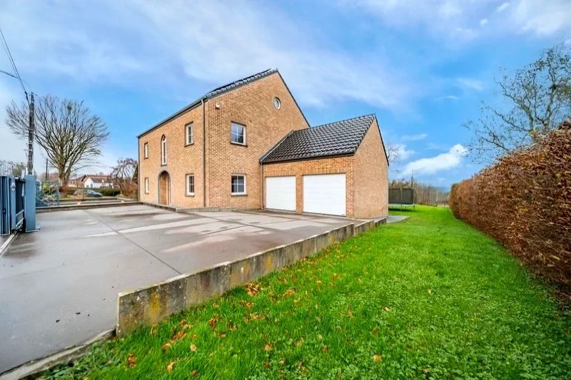 Sale House Ferrières