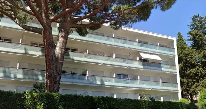 Cannes - Appartement traversant 3/4 pièces de 112 m2 avec terrasse plein Sud