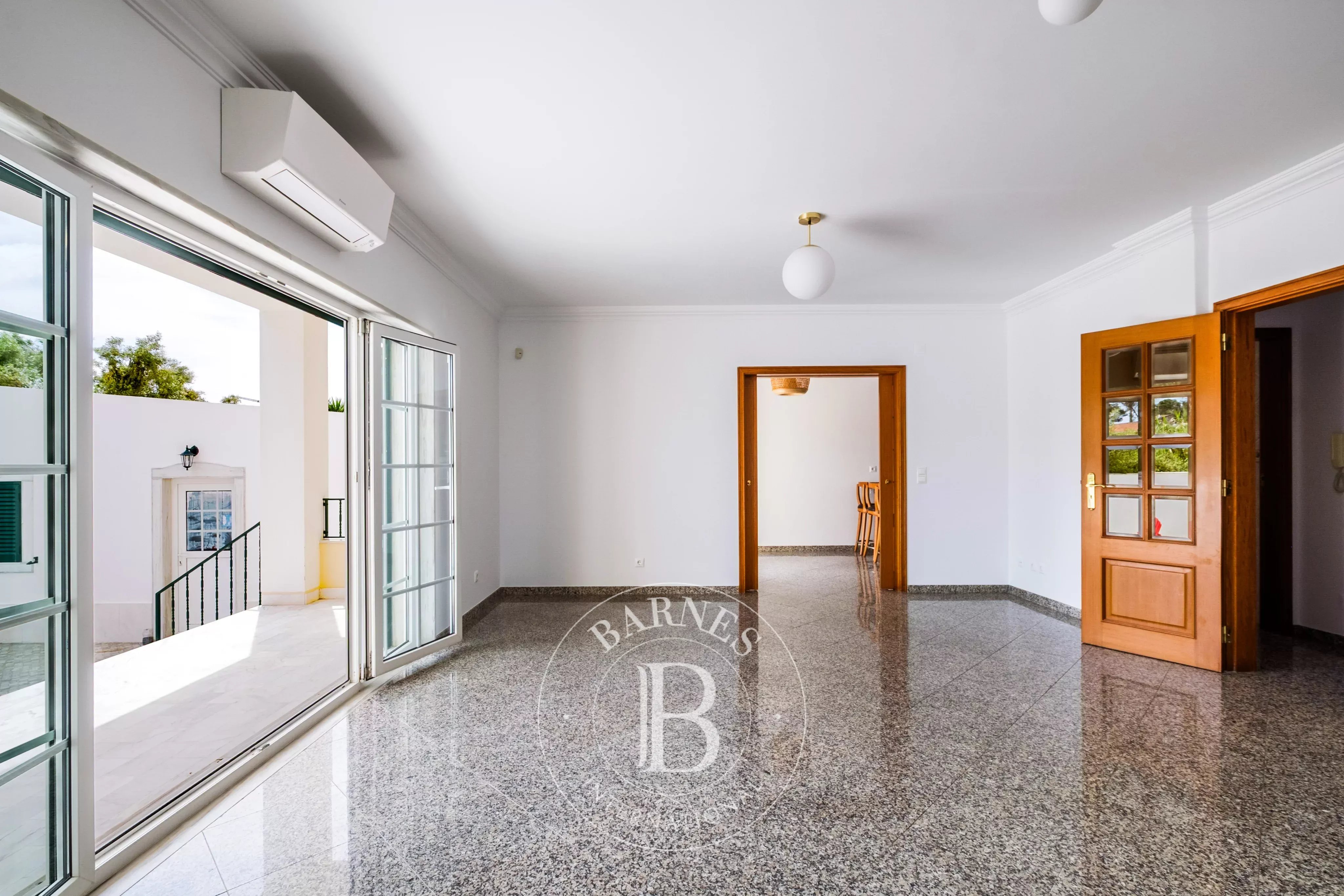 Moradia geminada T4+2, no Cobre