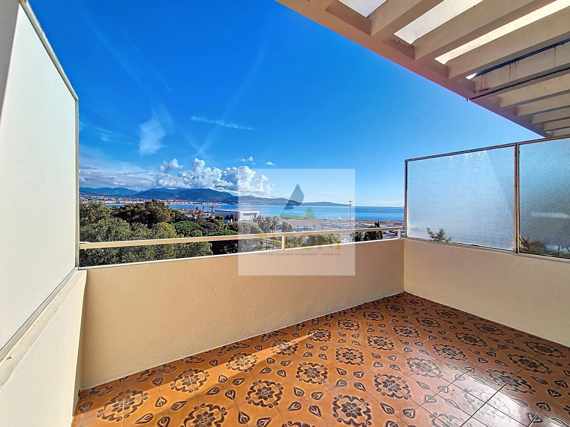 2 PIECES - RENE CASSIN - DERNIER ETAGE - TRAVERSANT VUE MER