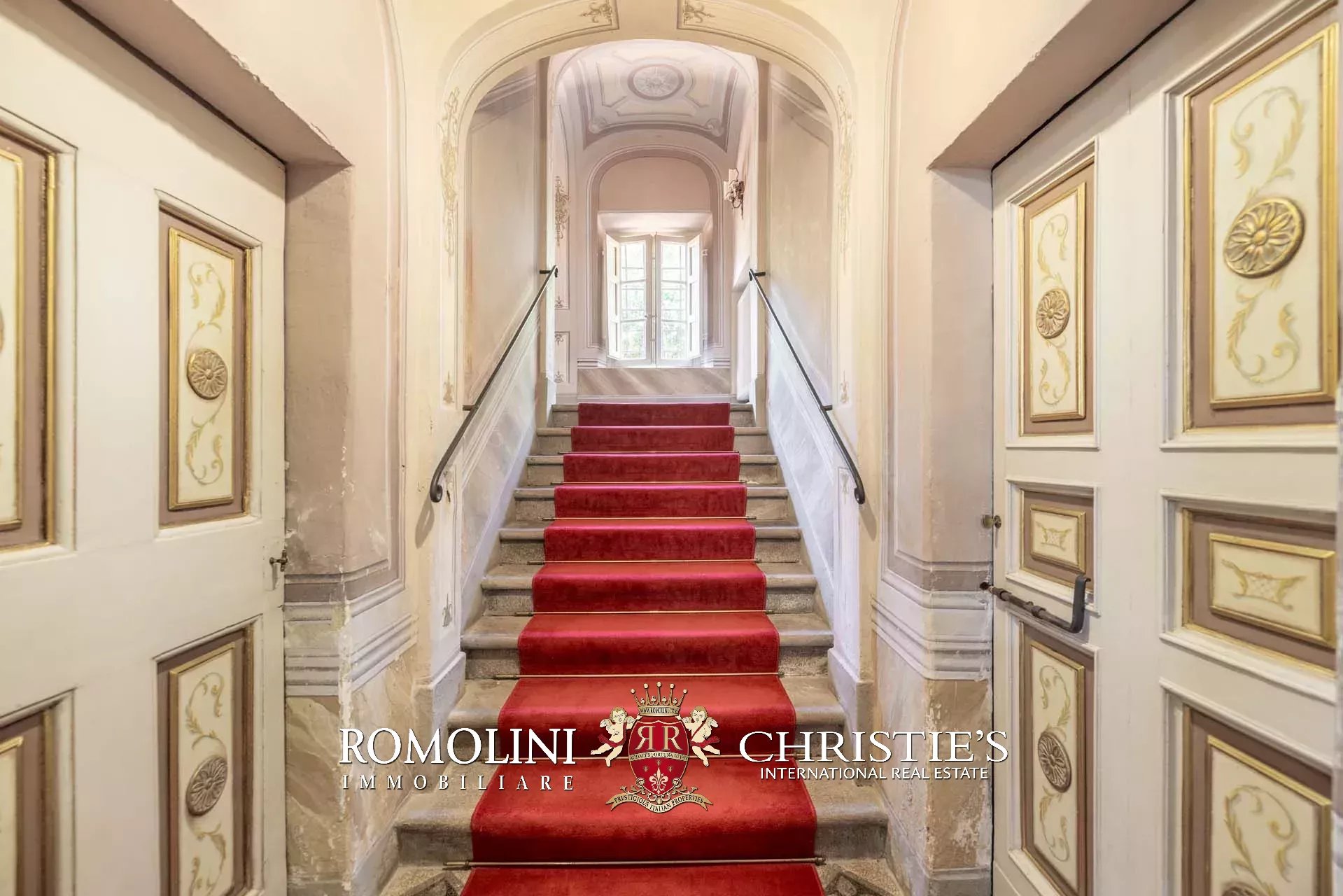 6 Bedroom Villa/Townhouse's Image 49