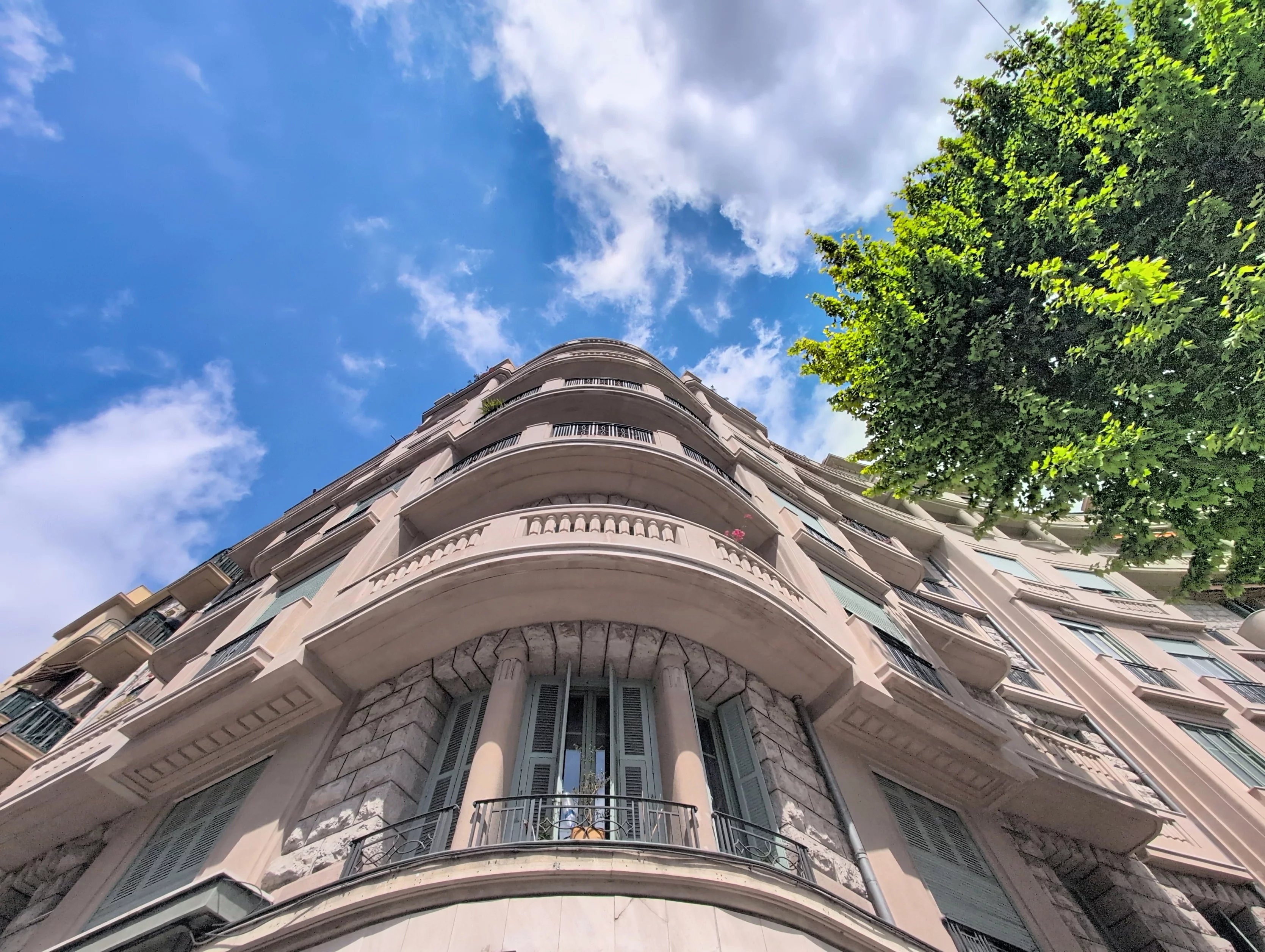 Nice Le Port - Palais Art Déco- Appartement 3 pièces étage élevé Balcon - cave