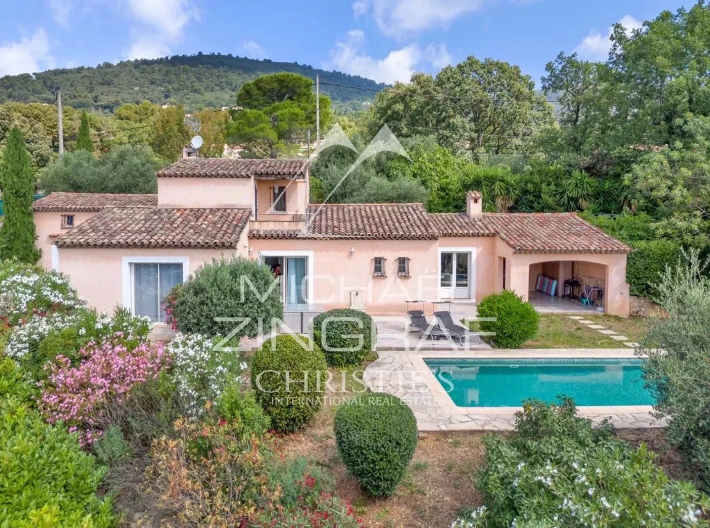 Villa for sale in Le Tignet — 7p villa with pool and lake view