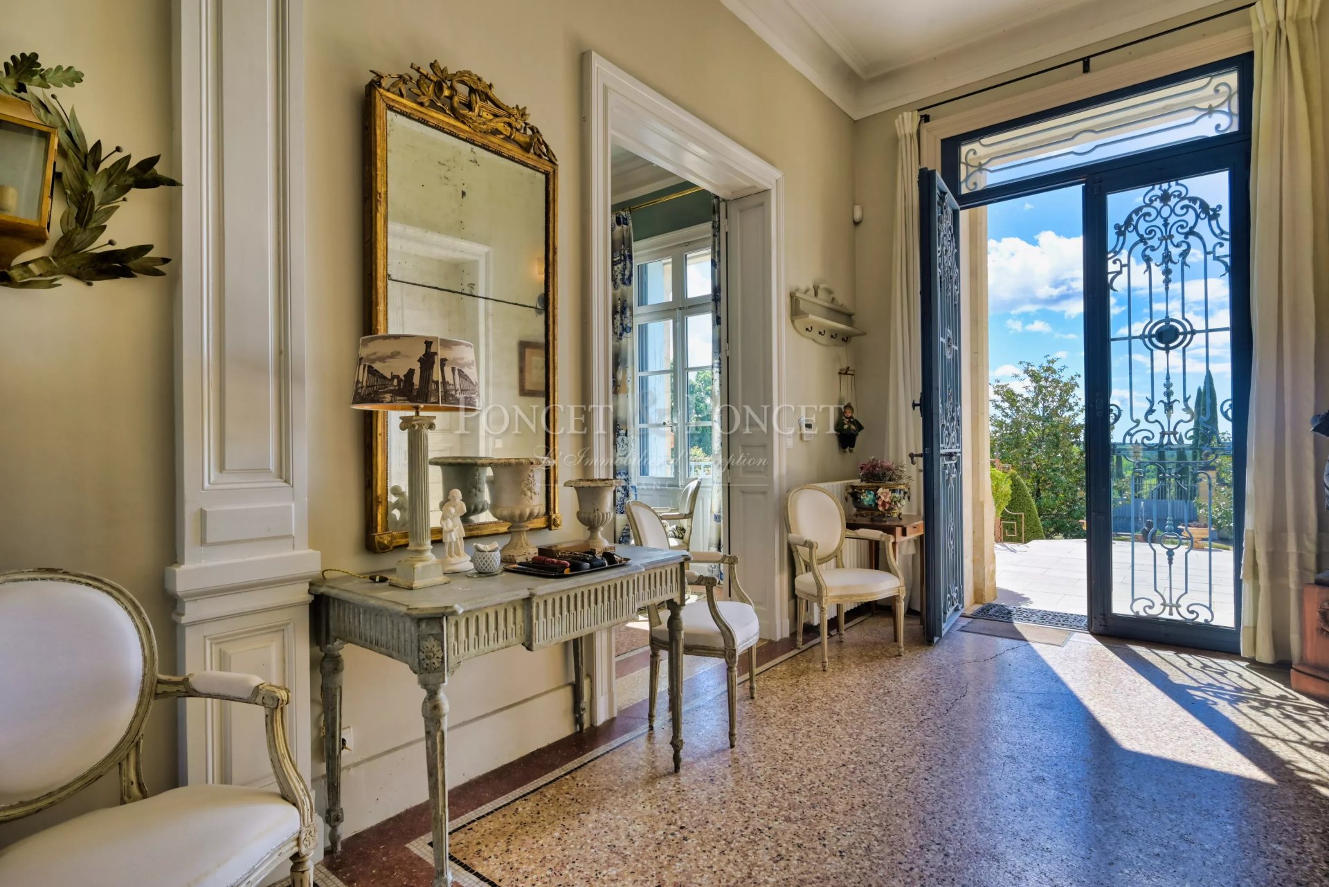 6 Bedroom Villa/Townhouse's Image 7