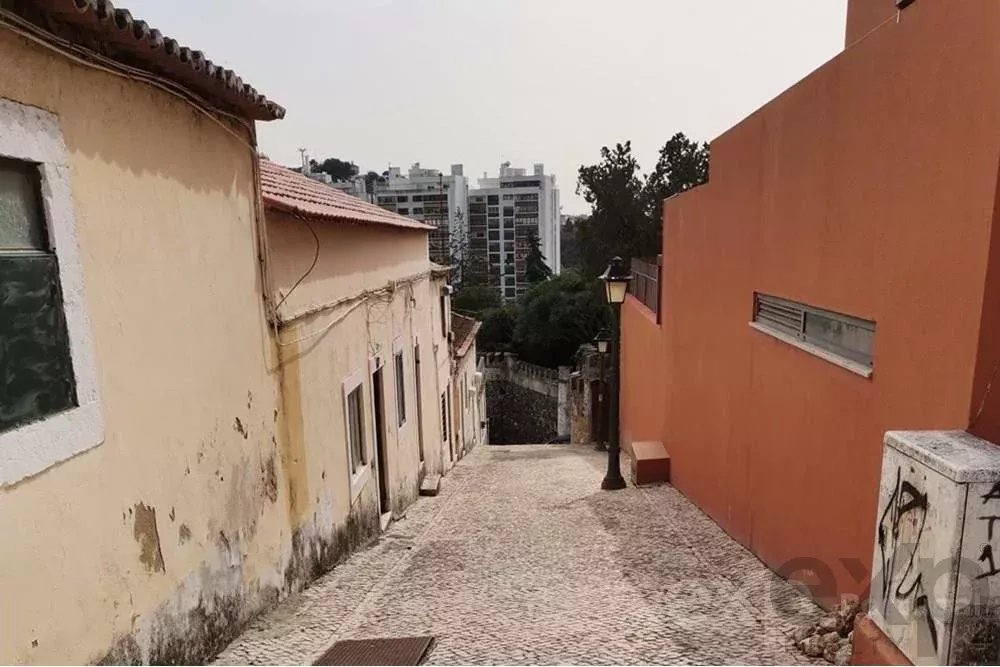 Buildings in the centre of Carnaxide - Investment - New price! 2790-062 image 4