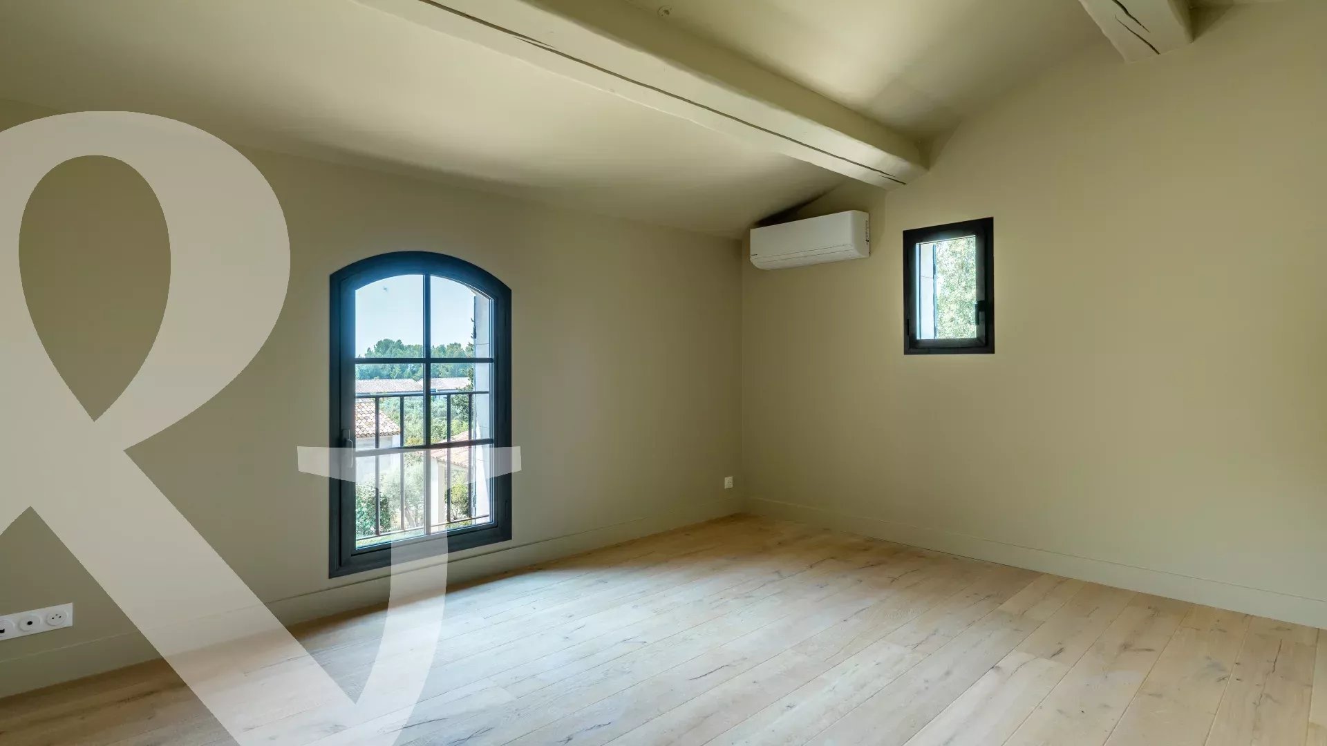 CONSTRUCTION NEUVE A PIED DU VILLAGE