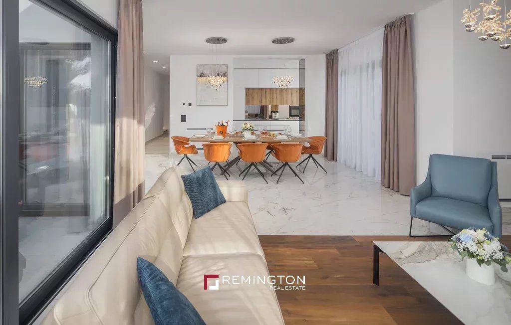4 Bedroom Villa/Townhouse's Image 4