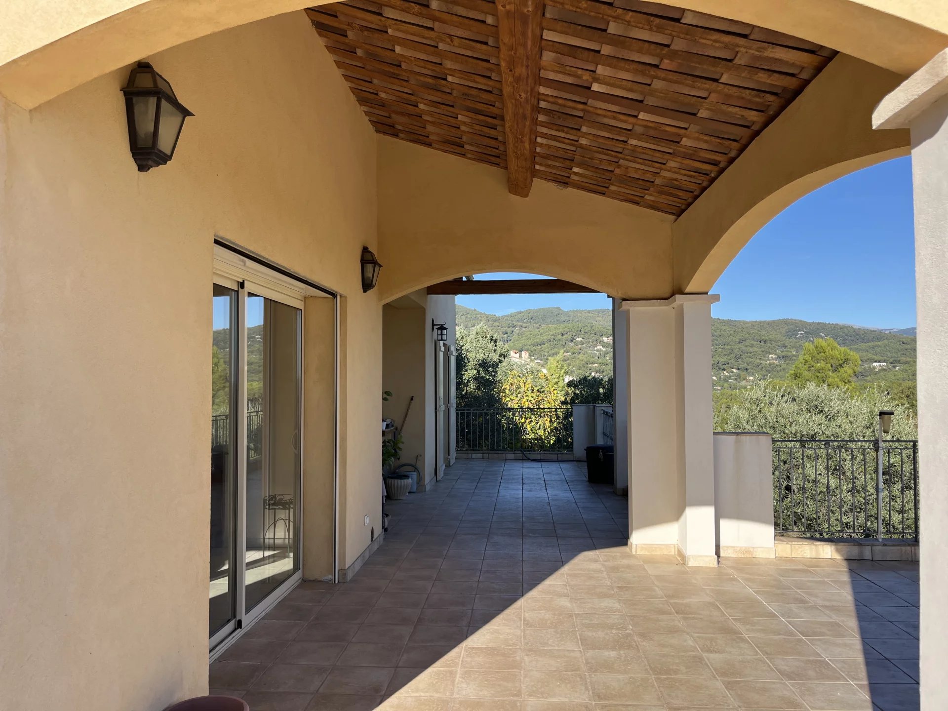 Villa with nice view and independent studio - Seillans