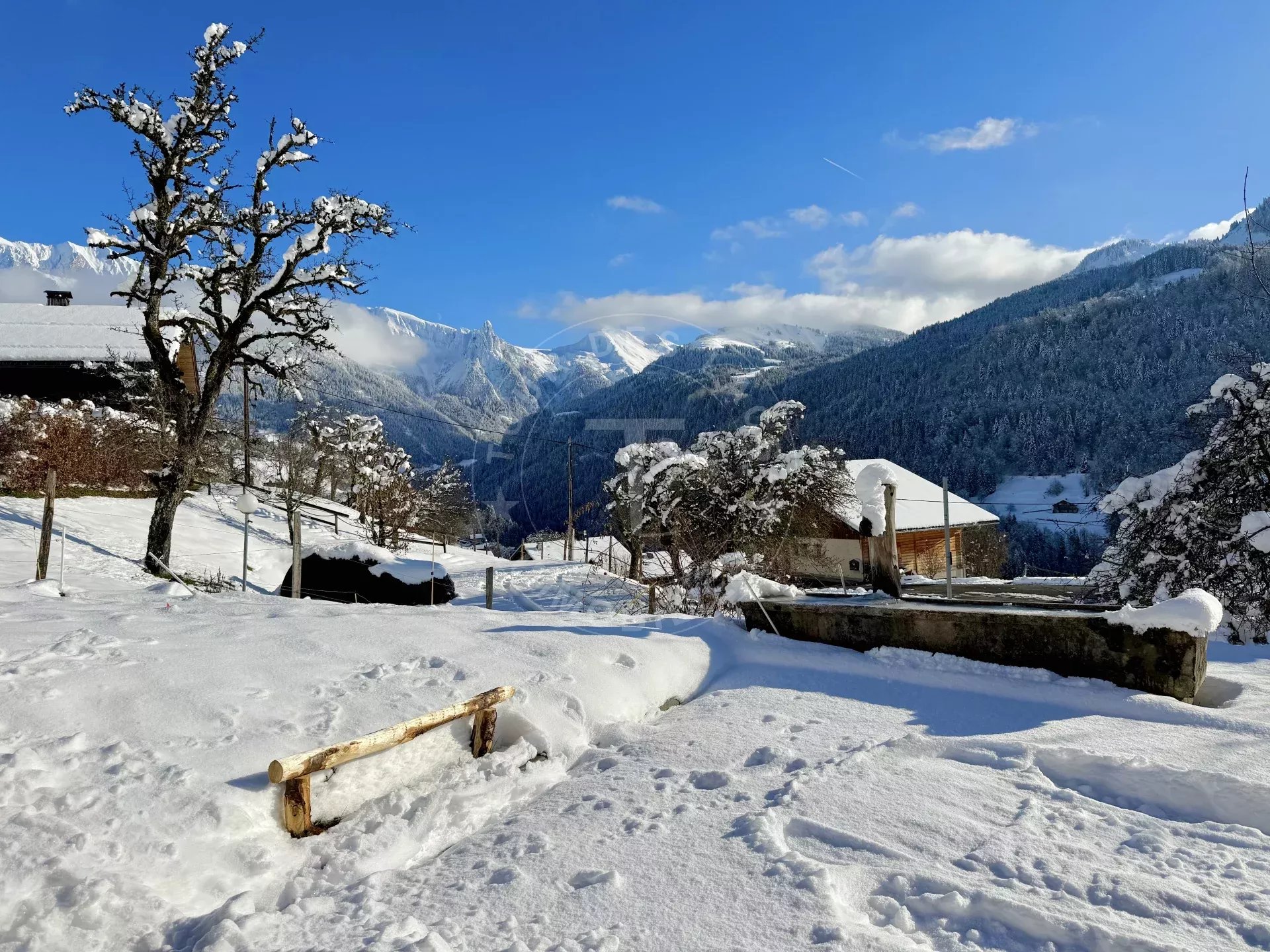 NEW CHALET OF 280 M2 LIVABLE - REDUCED NOTARY FEES