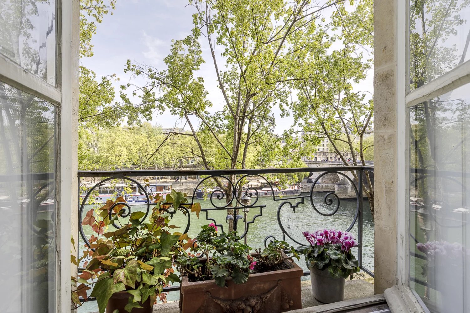 Agence immobilière de Un Appartement À Paris