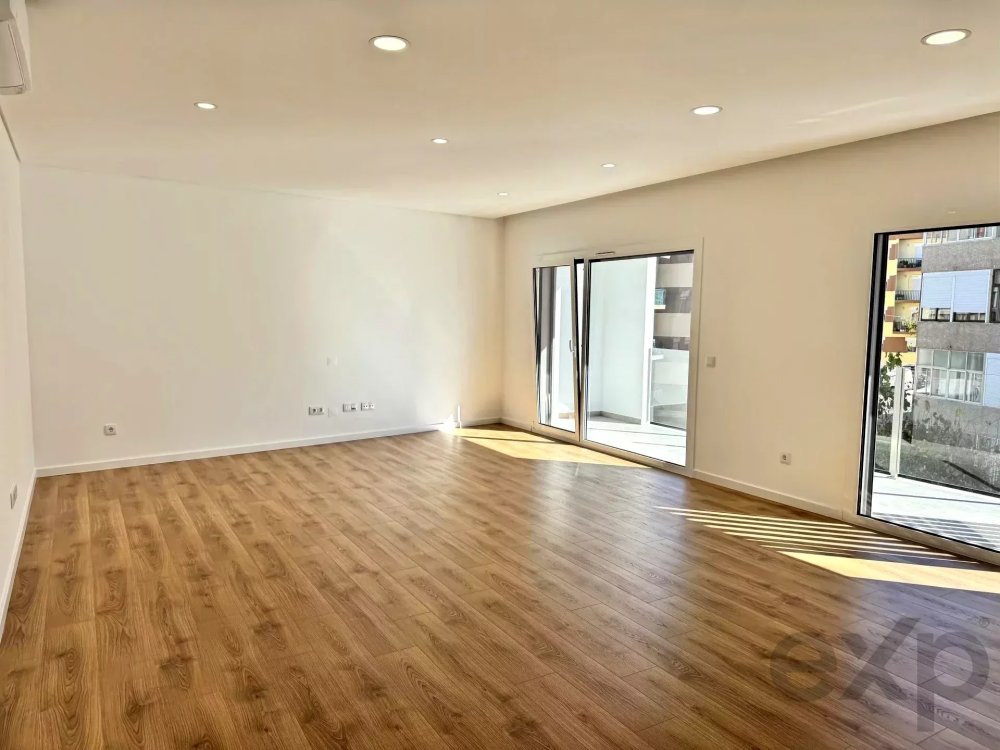 Apartamento Moderno e Bem Equipado em Amora