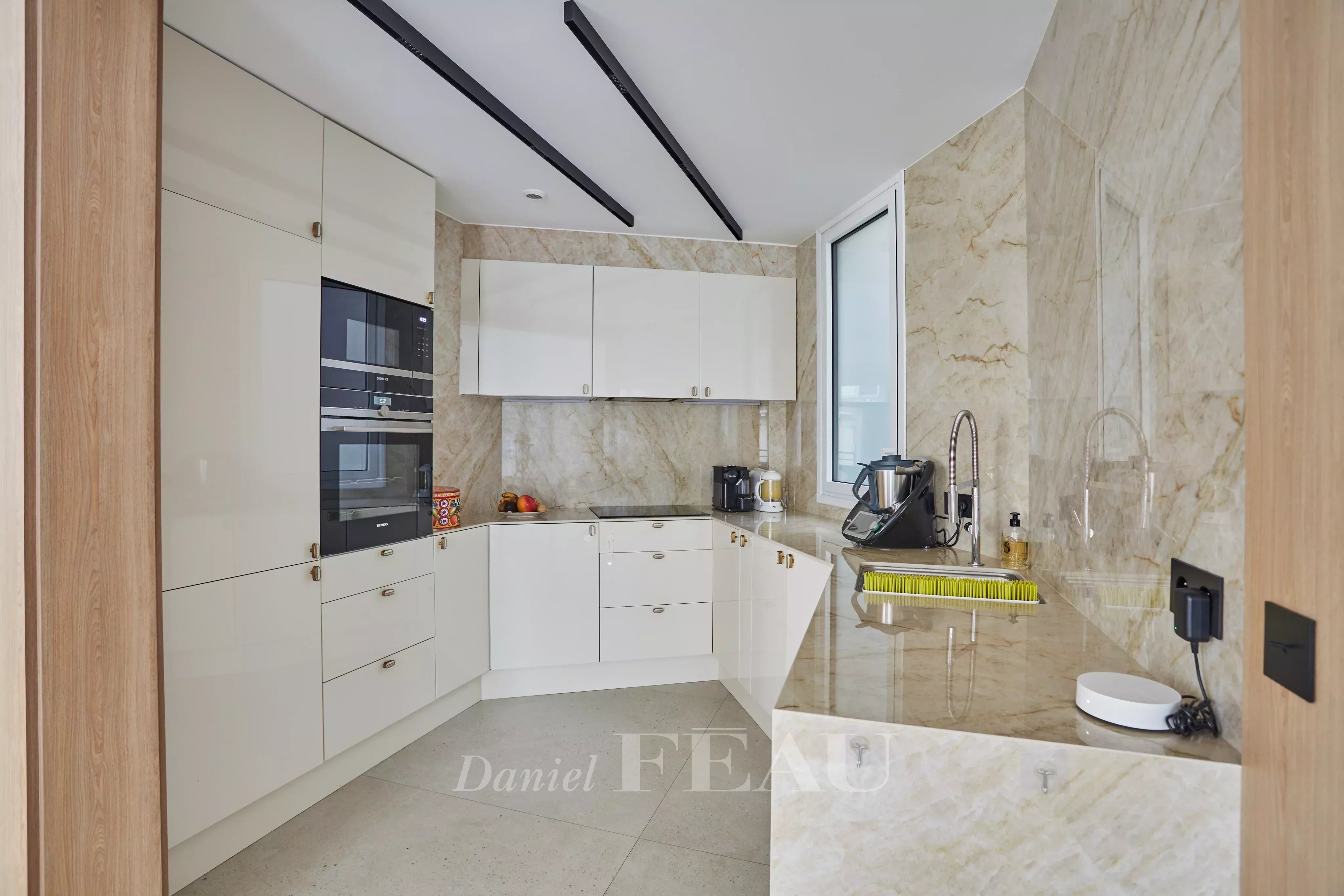 Sale Apartment Paris 16th