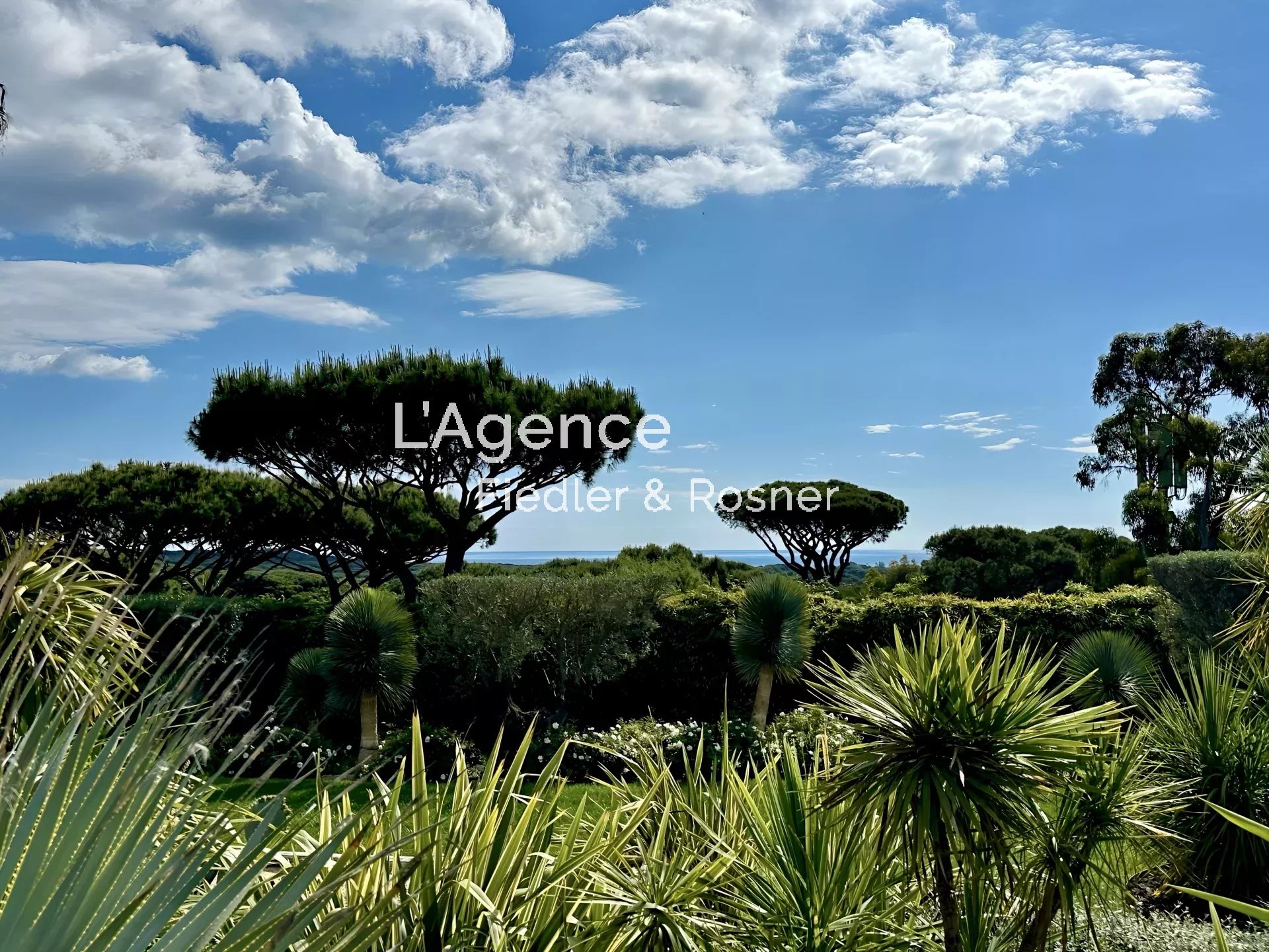 REF 648 : MODERN VILLA NEAR THE BEACHES OF RAMATUELLE