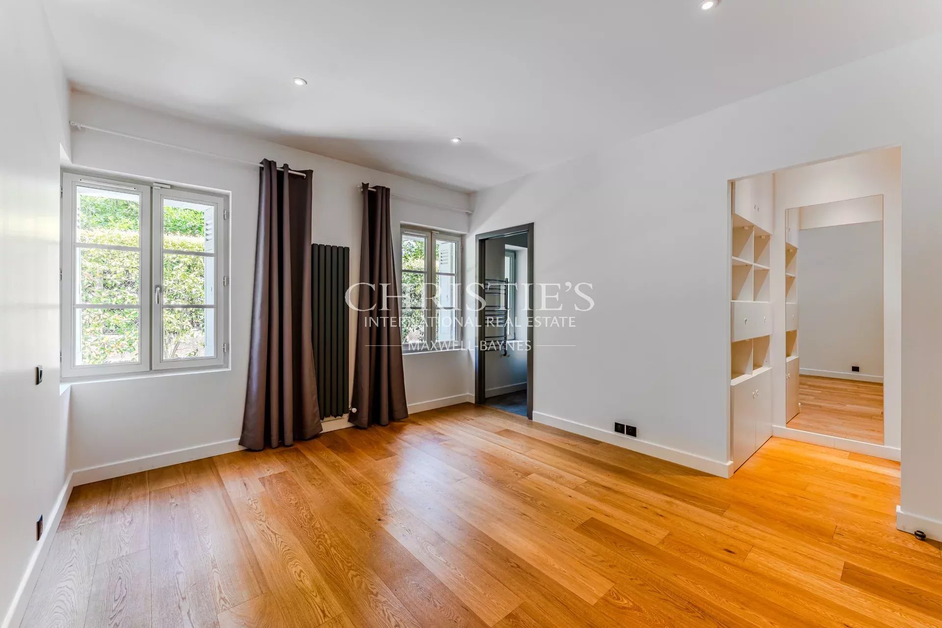 5 Bedroom Villa/Townhouse's Image 6