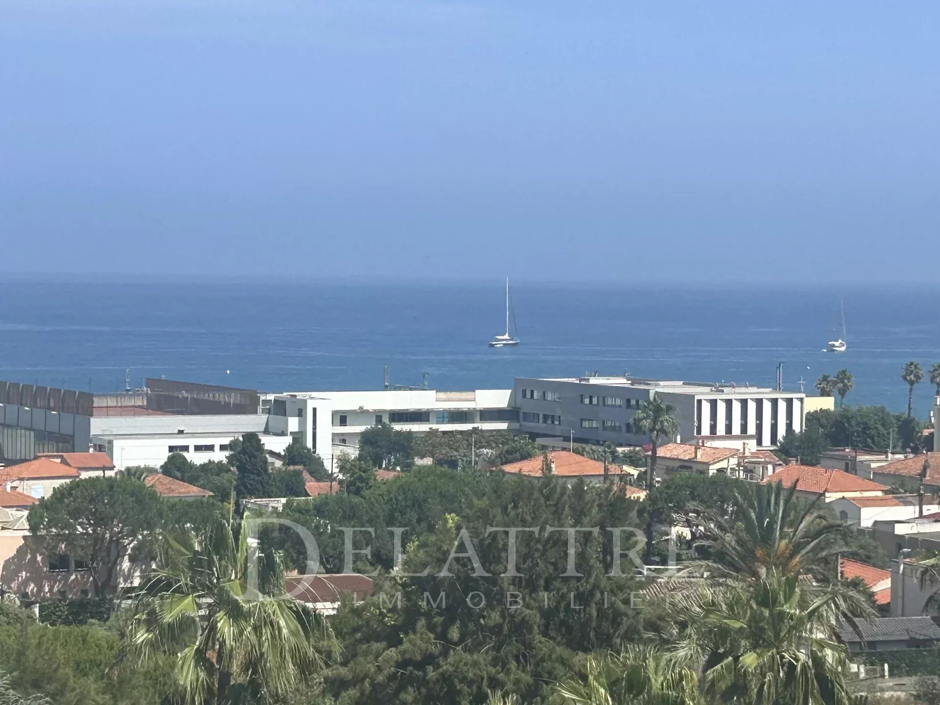 ANTIBES-Vue Féérique-Dernier étage-164 m²