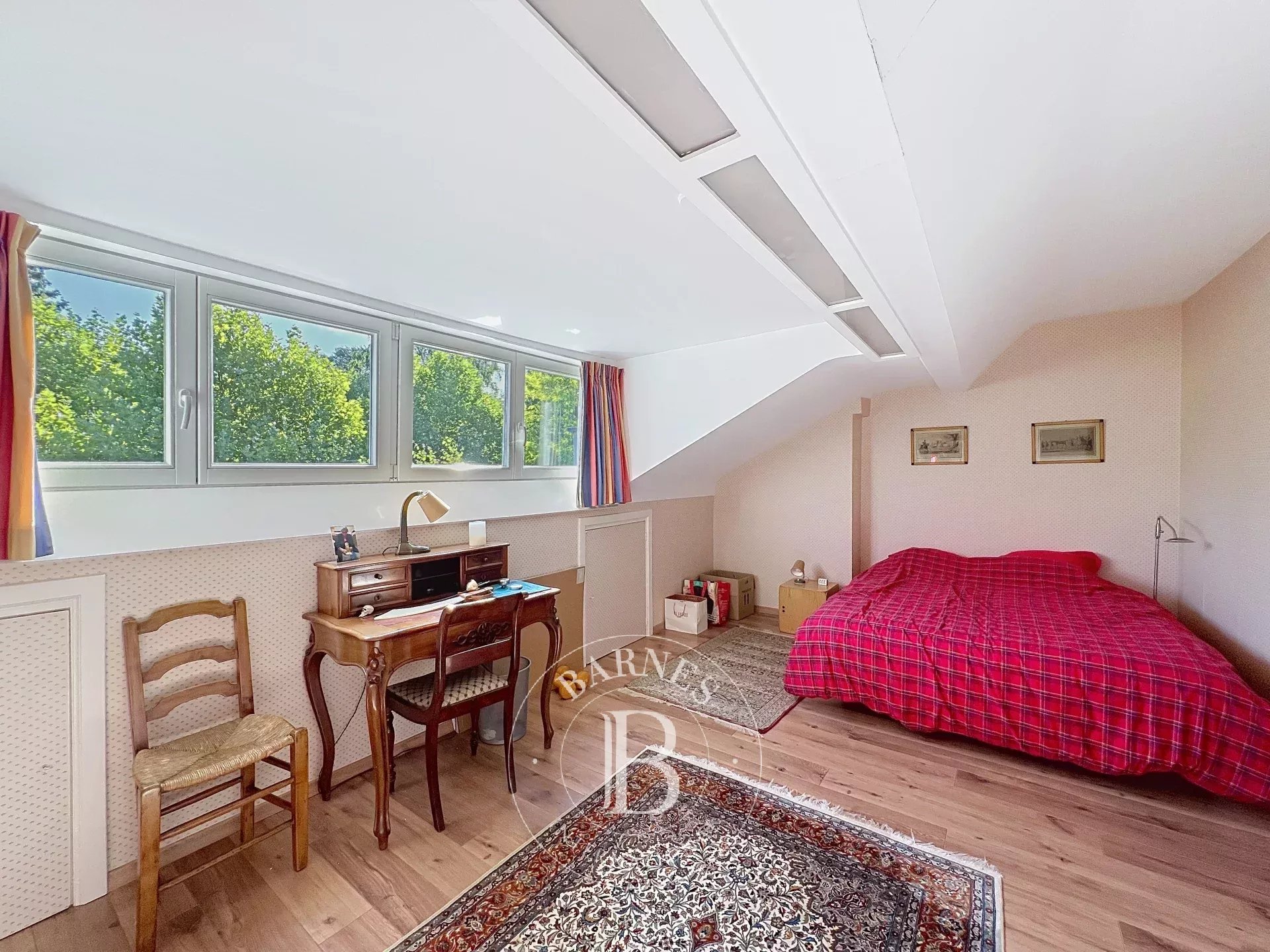Belle Maison lumineuse avec un très beau jardin et garage