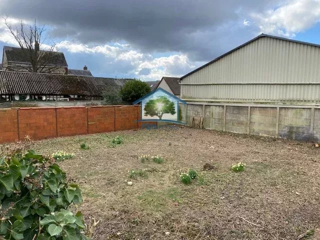 Beau terrain constructible de 250 m2, proche JDP
