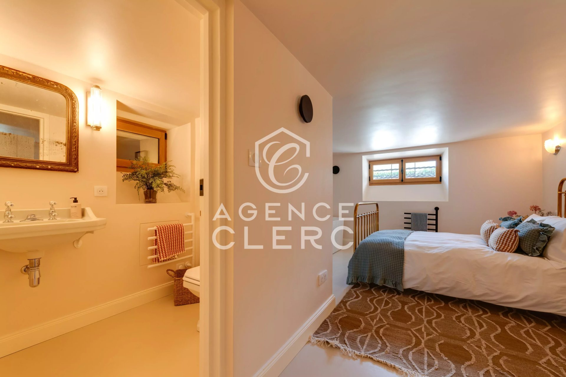 10 Bedroom Villa/Townhouse's Image 30