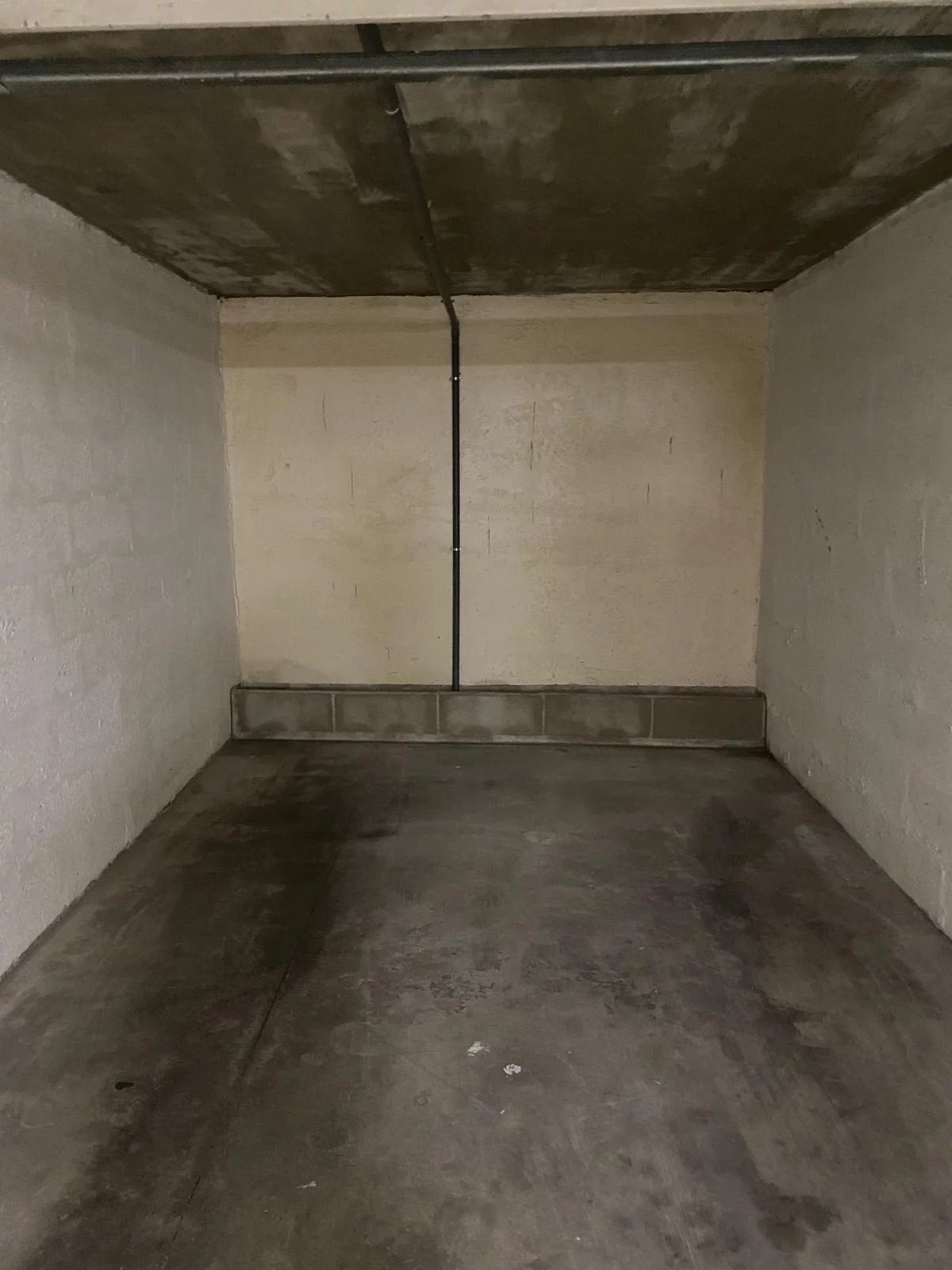 Juan Les Pins, Garage fermé 11.75m² A LOUER