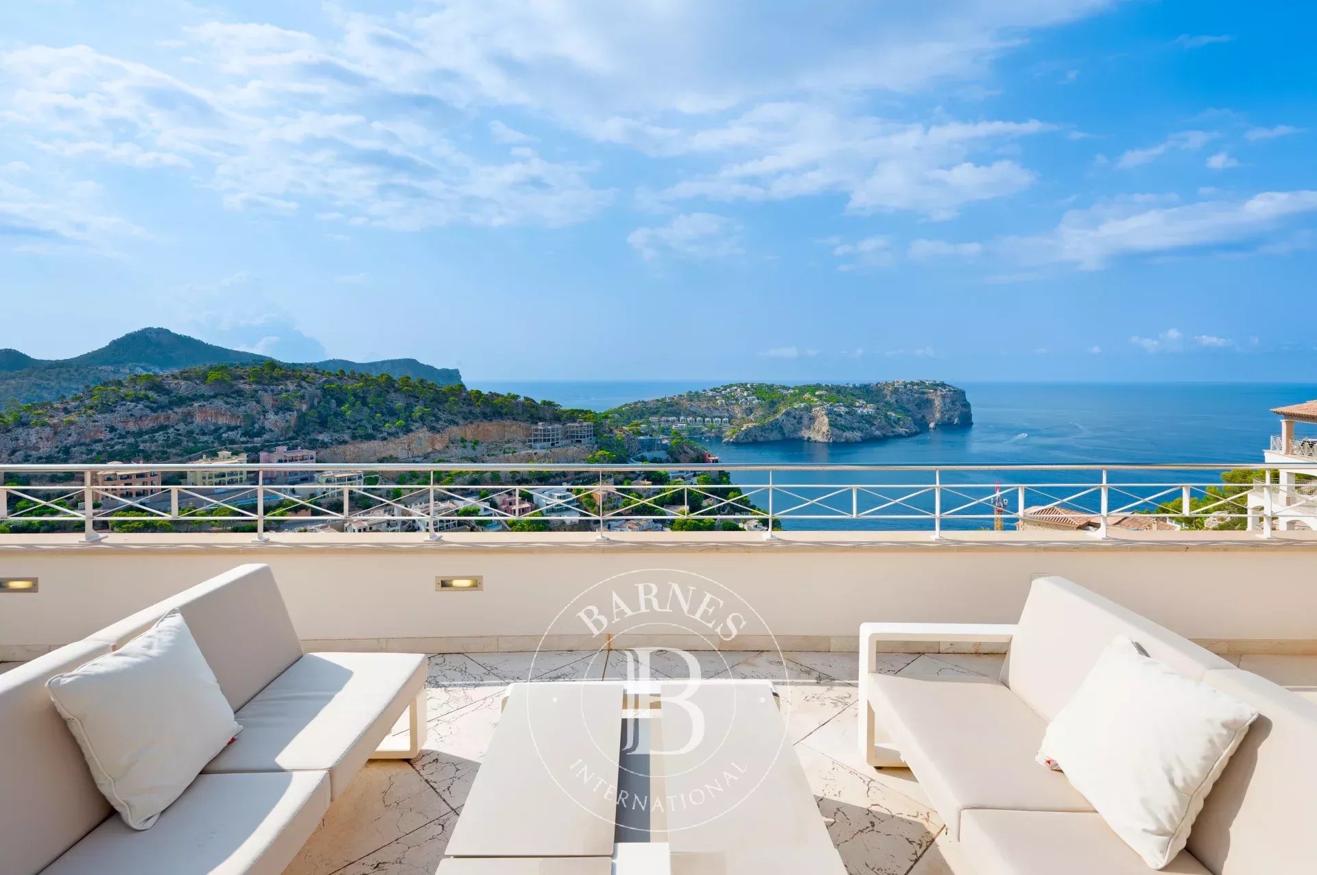 Penthouse Exclusivo en Port dAndratx con Vistas Panorámicas al Mar y al Puerto