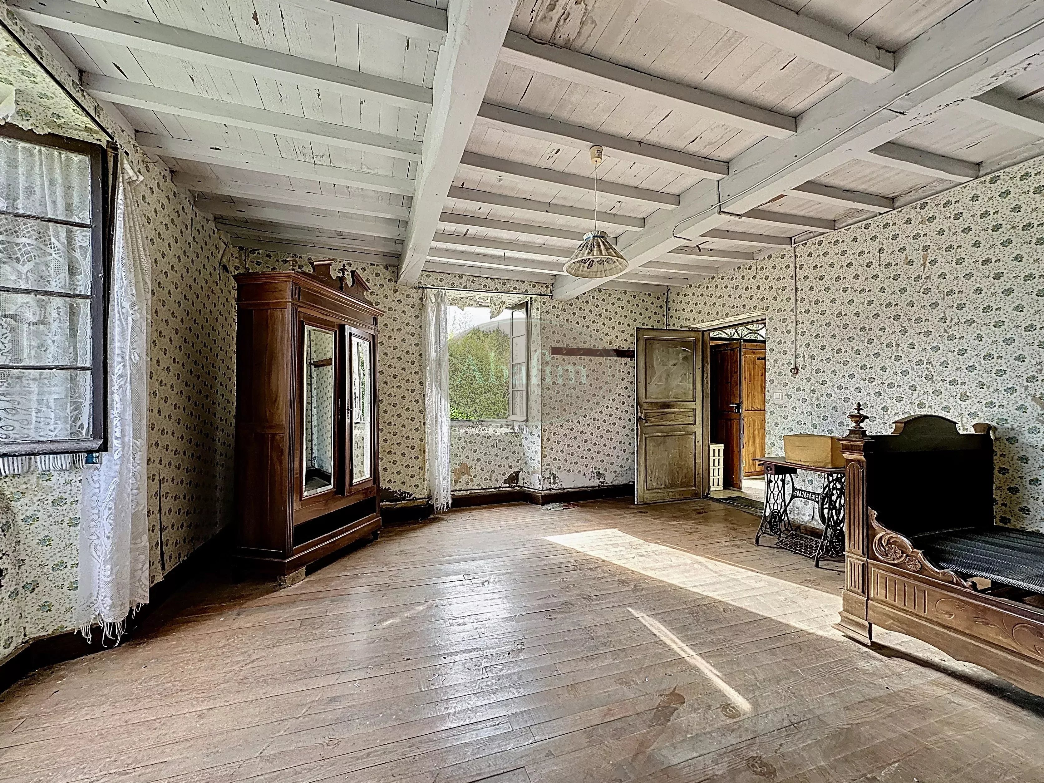 Maison à rénover, dépendances, jardin - Photo 2