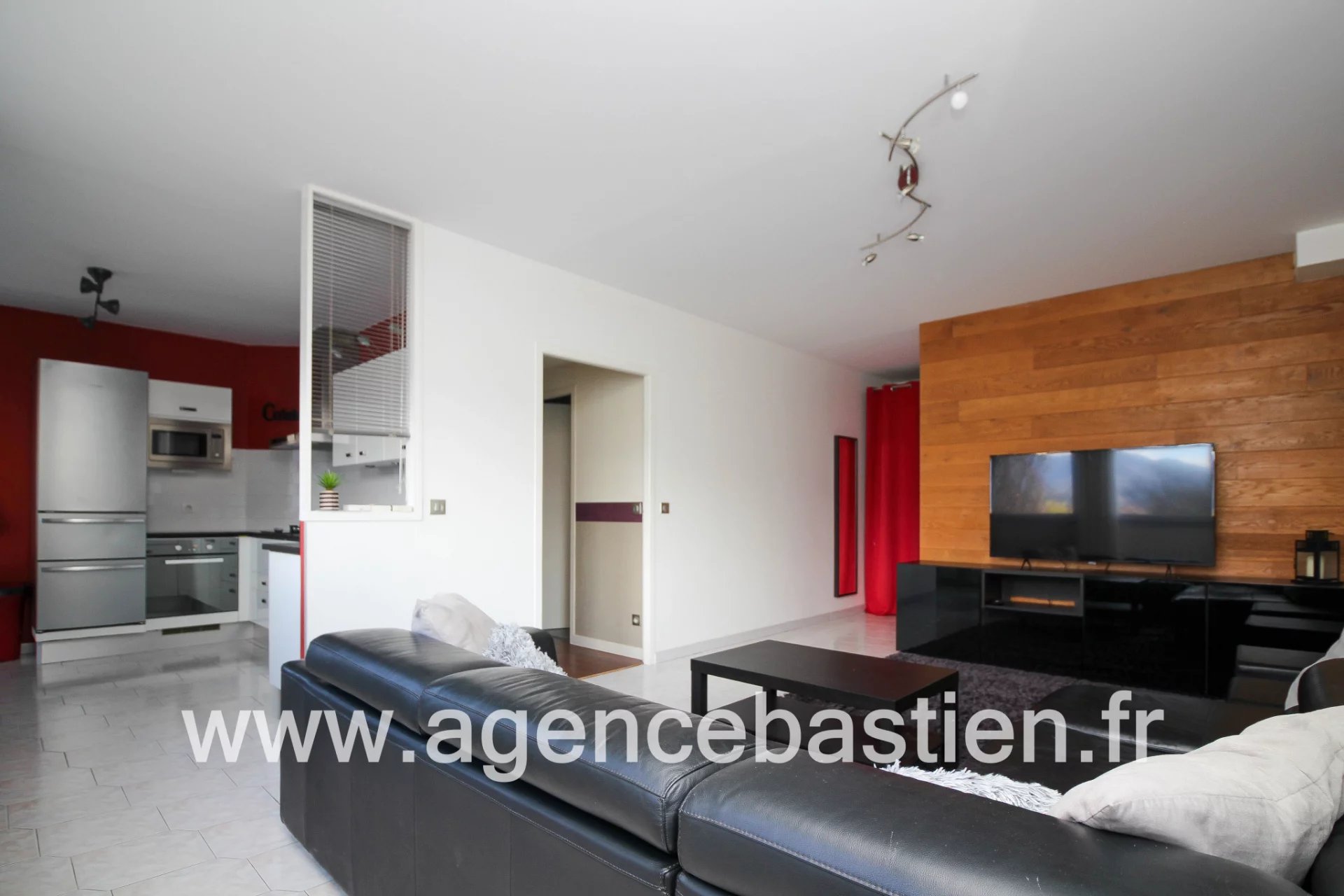 VENTE - EXCLUSIVITE - APPARTEMENT 3 PIECES - PROCHE DOUANE E