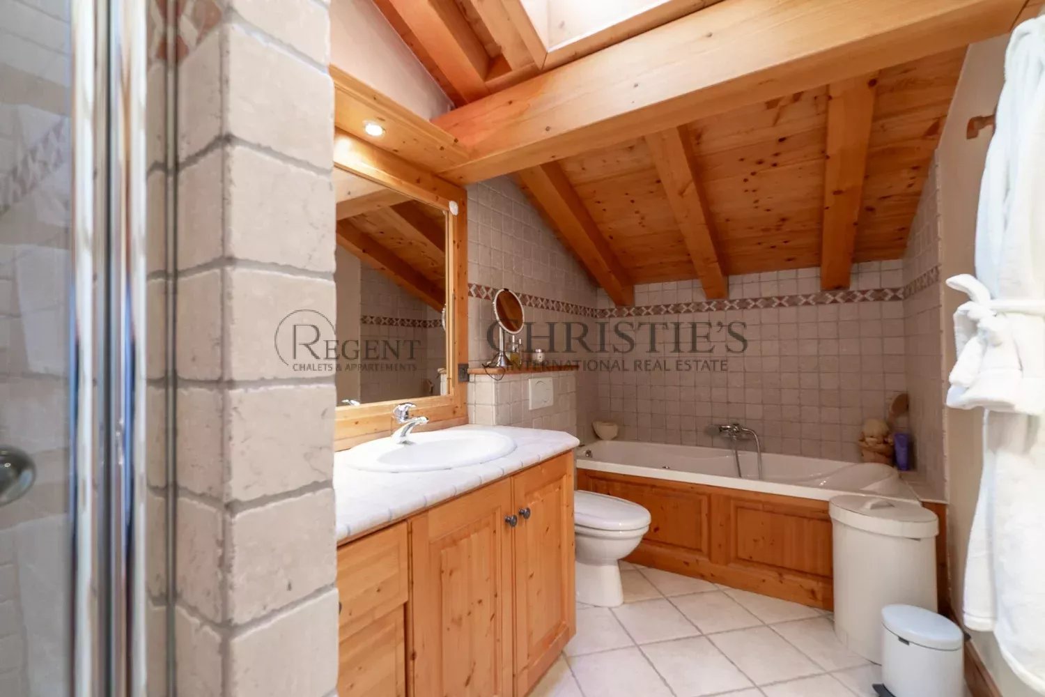 4 Bedroom Villa/Townhouse's Image 5