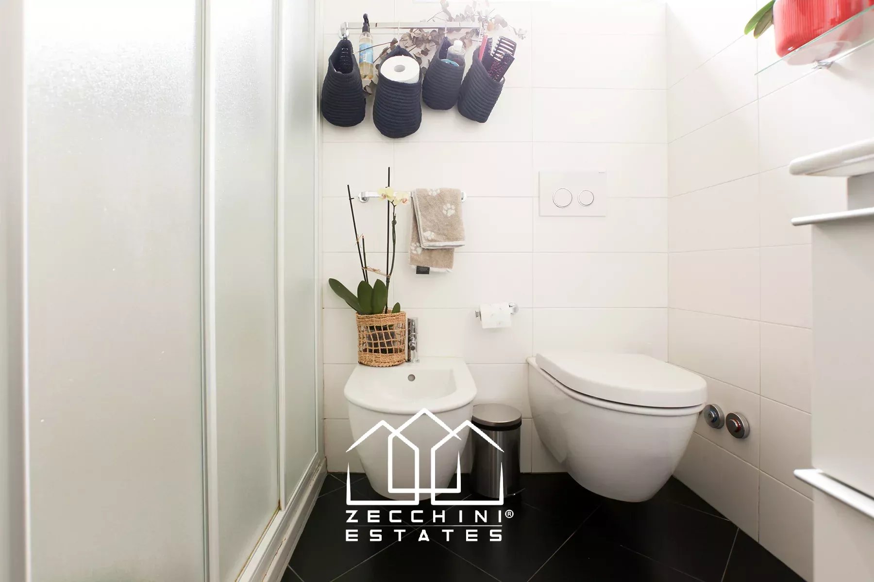 Pleasant one-bedroom with large terrace.