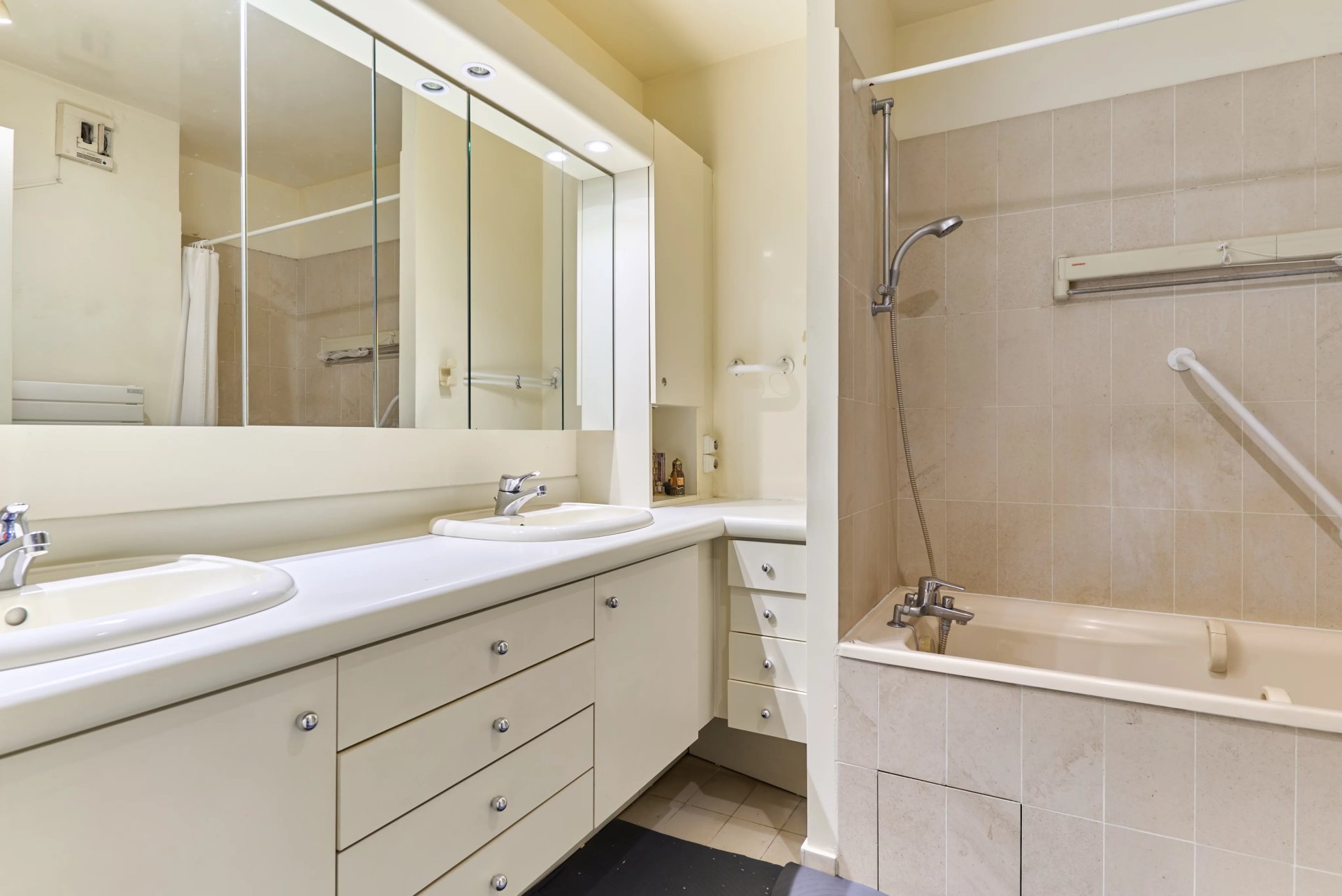 3 Bedroom Apartment/Flat's Image 9