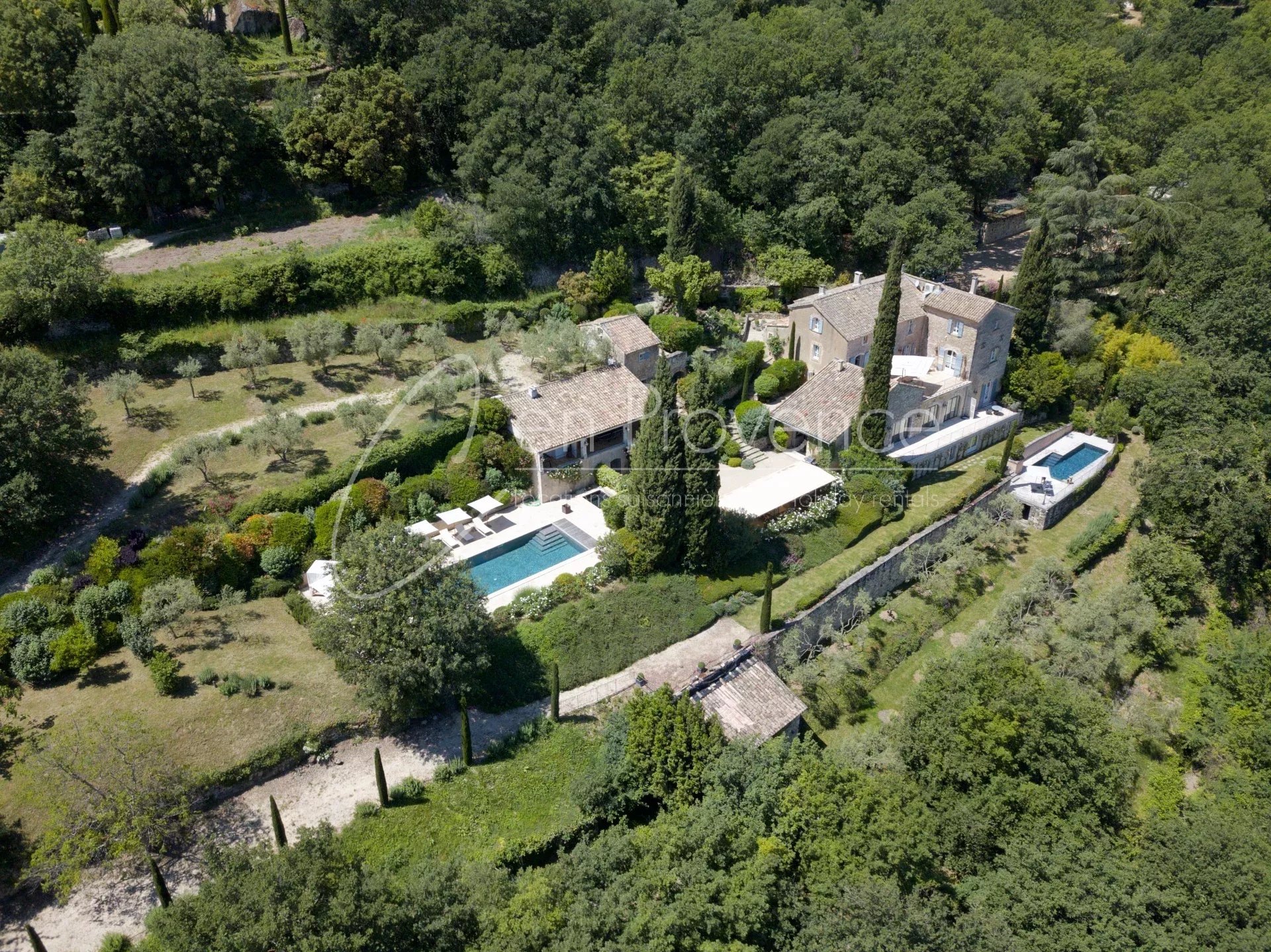 Bastide à louer sur les contreforts de Ménerbes avec vue panoramique sur le Mont Ventoux