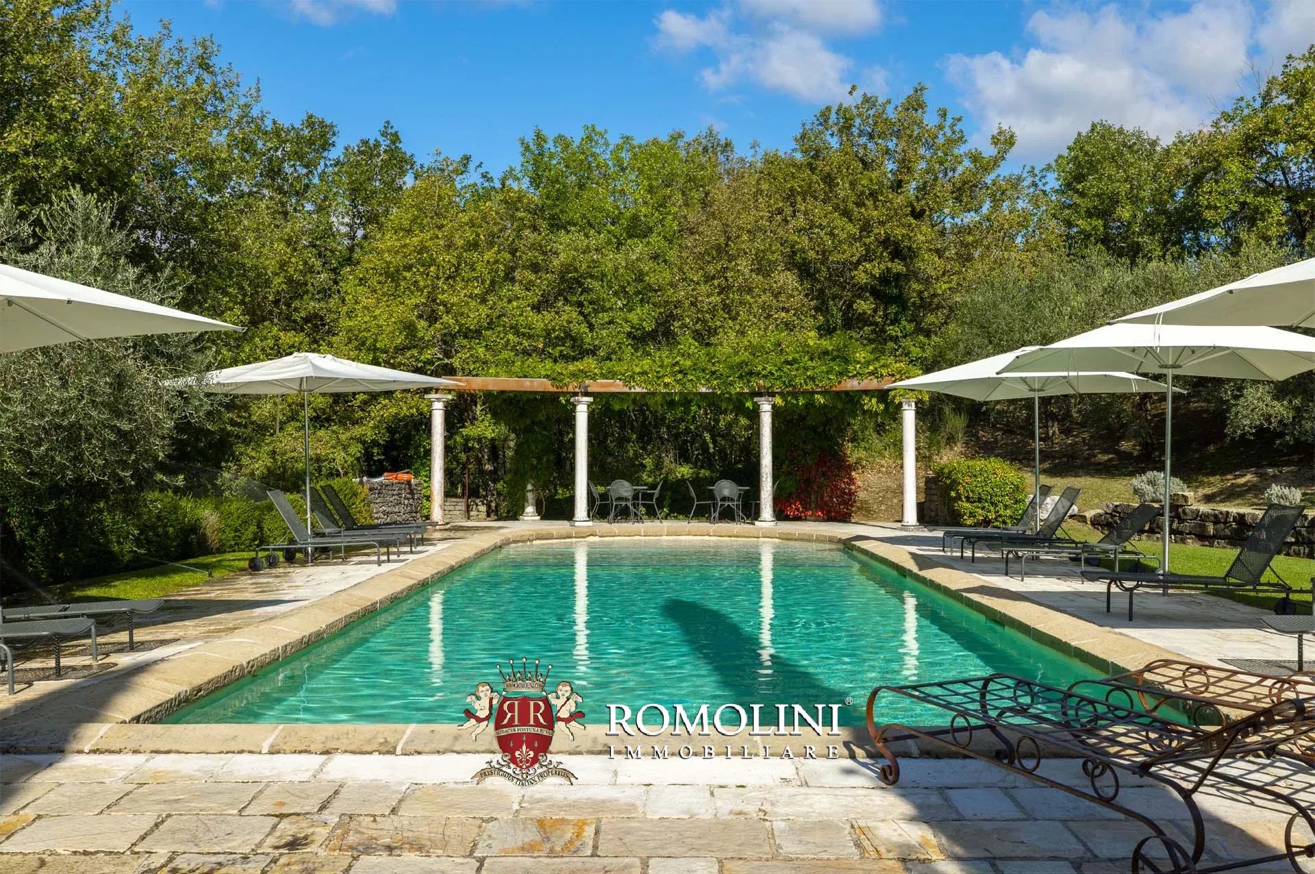 8 Bedroom Villa/Townhouse's Image 4
