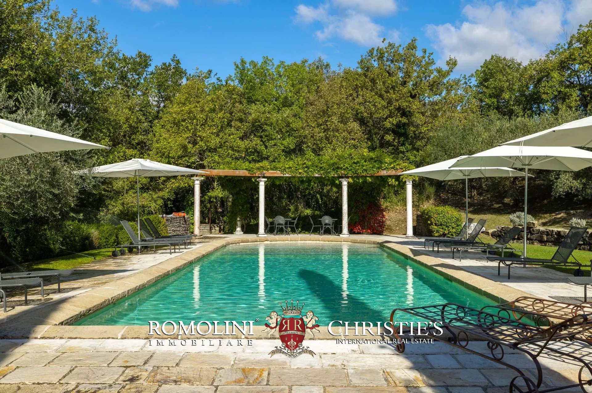8 Bedroom Villa/Townhouse's Image 4