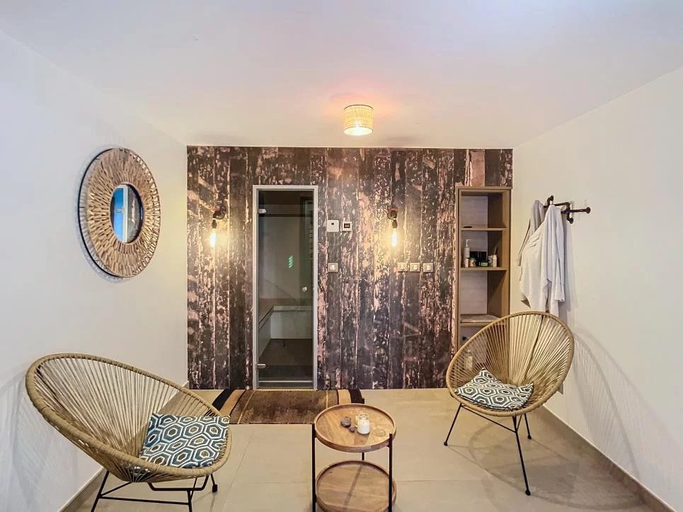 Villa d'architecte en bordure du Golf Resort.