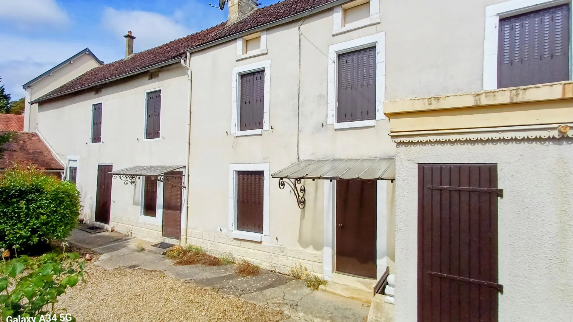 Maison de caractère de 1885, un bien unique, empreint d'histoire et de charme au coeur de Lézinnes 89160 : 167m2 habitable