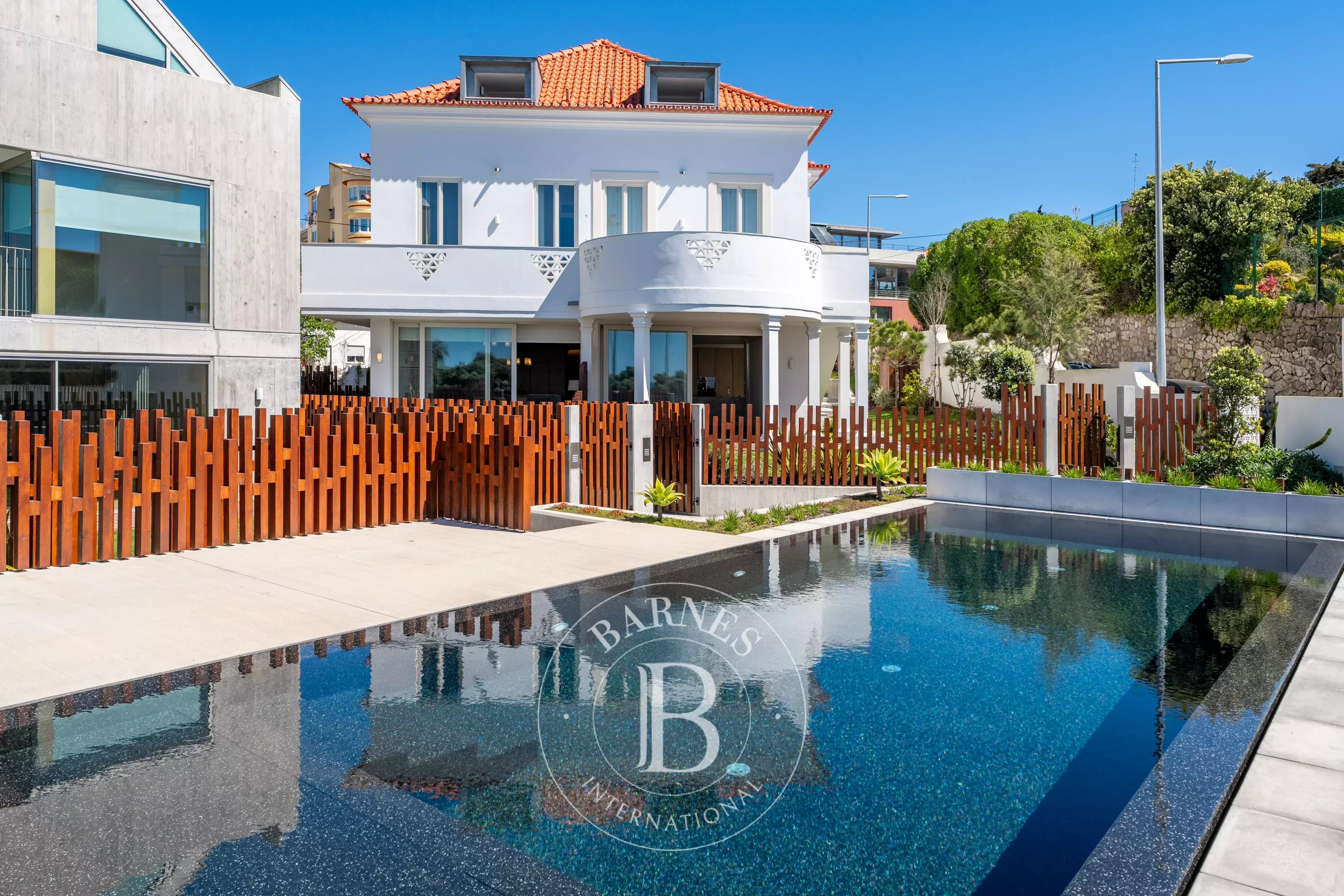 Jardin et vue sur la mer