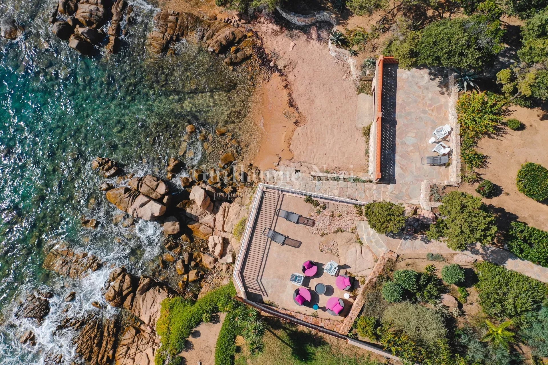 Villa LA CRIQUE- pieds dans l'eau, 5 chambres, dépendance