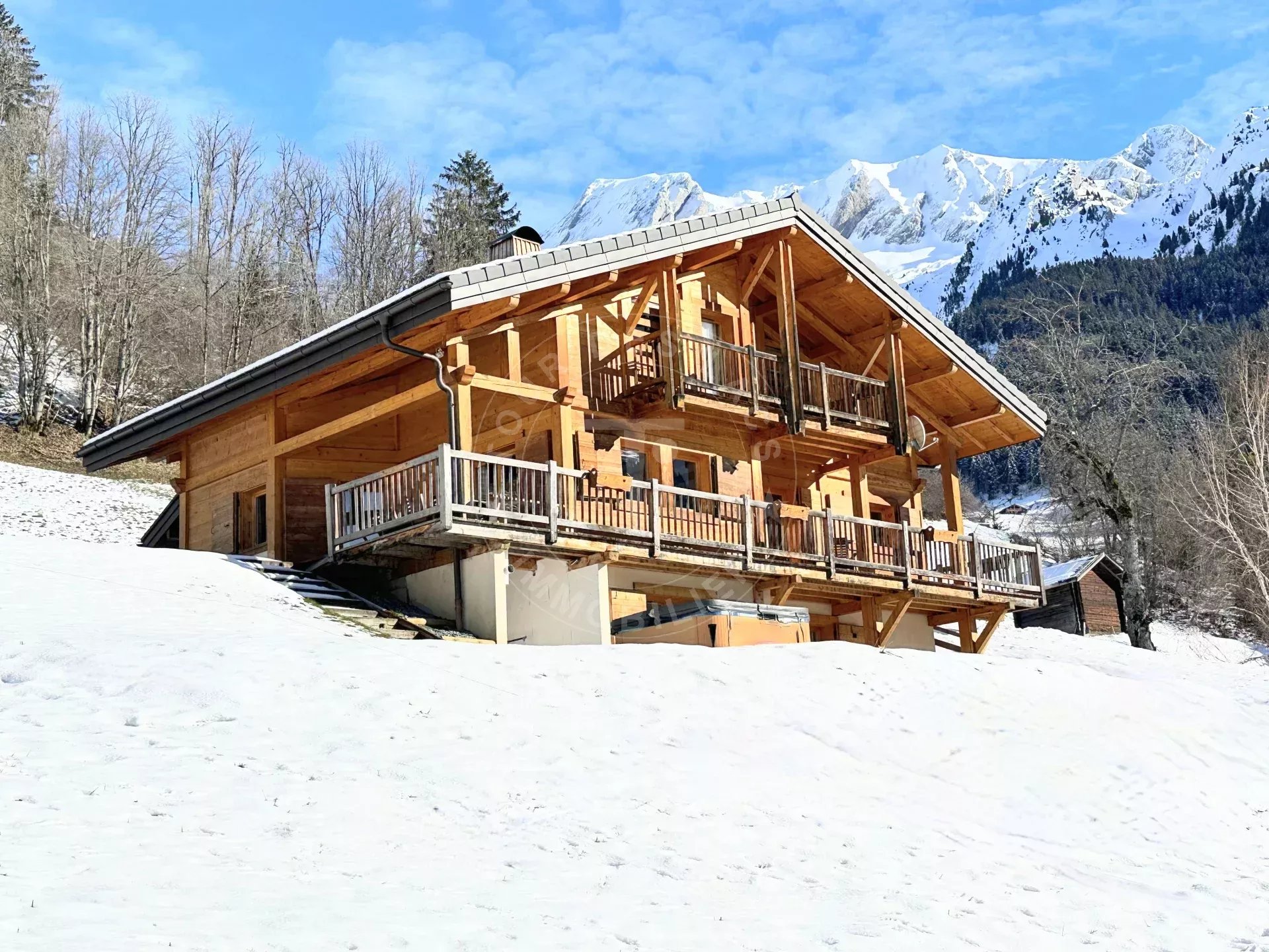 Luxueux chalet à vendre à Manigod avec vue panoramique sur les montagnes 