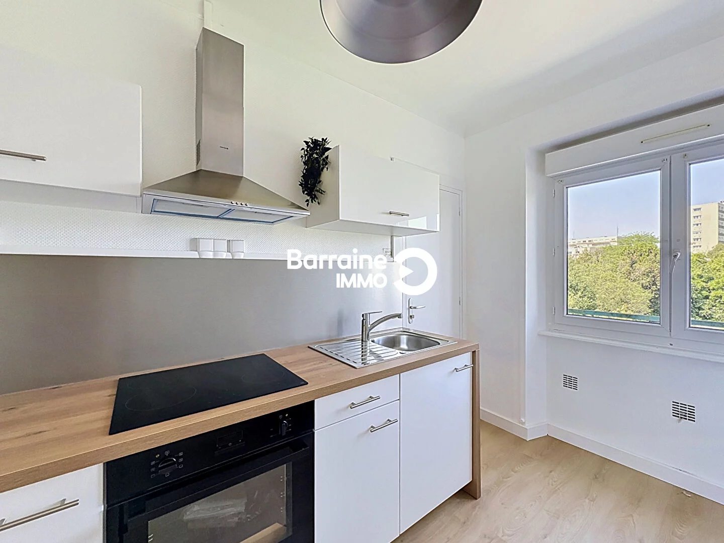 LOCATION MEUBLE BREST APPARTEMENT T5 RÉNOVÉ  AVEC GARAGE  VUE MER