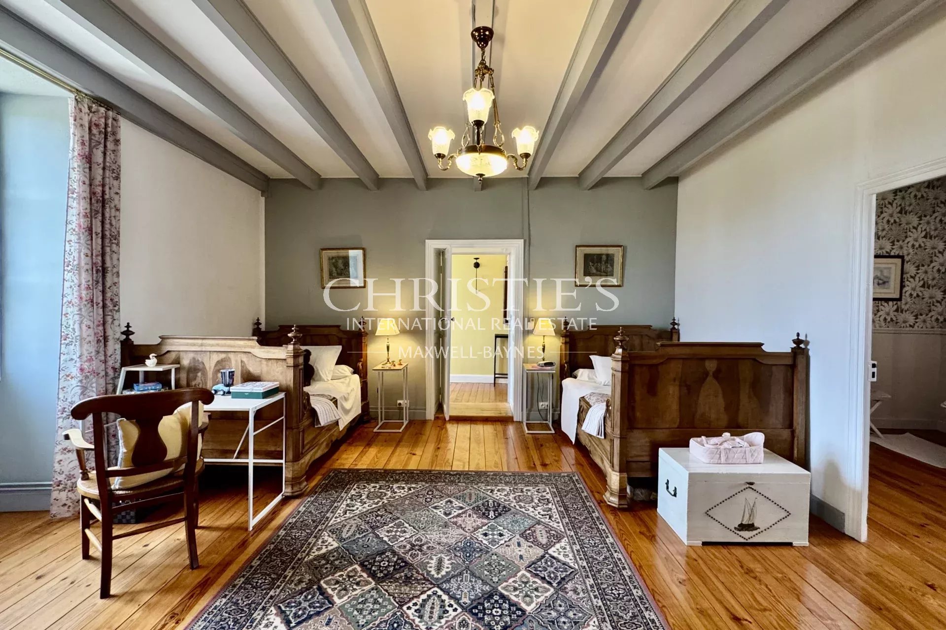 6 Bedroom Villa/Townhouse's Image 29