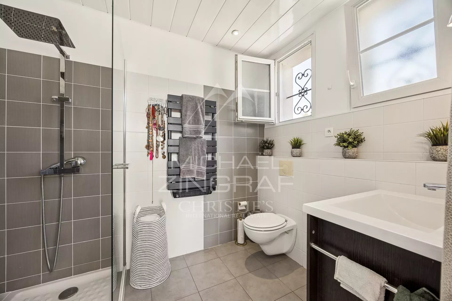 4 Bedroom Villa/Townhouse's Image 6