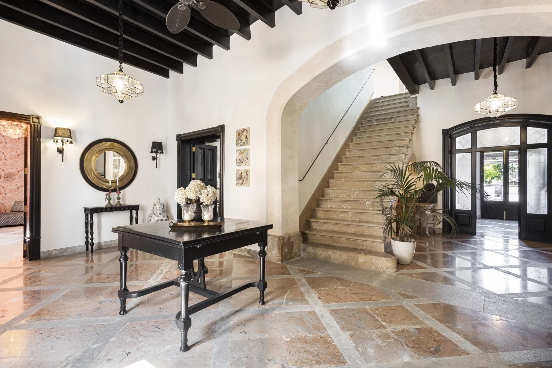 Extraordinary Townhouse for Sale in Sencelles – Largest Private Residence in the Village