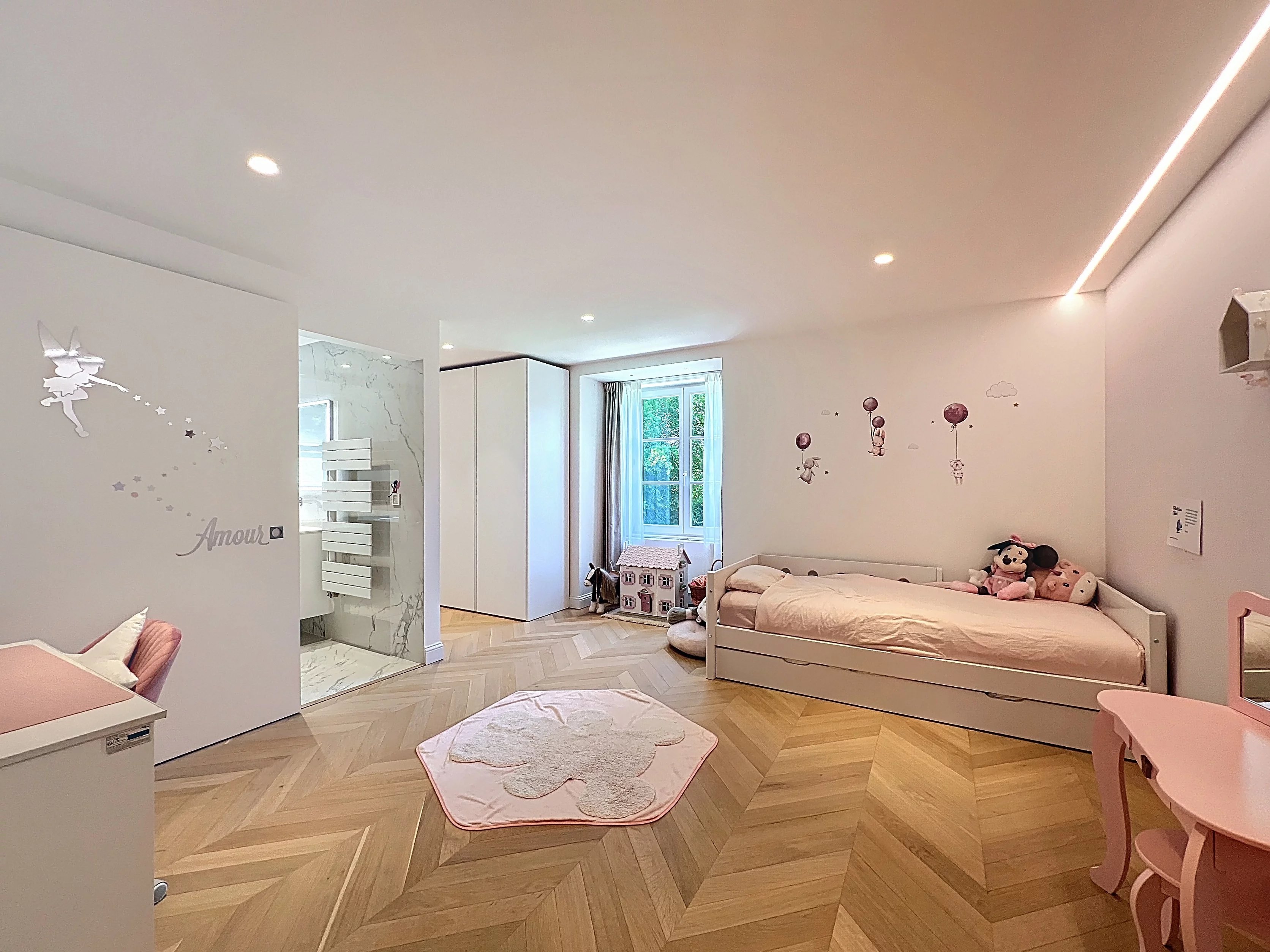 Prachtig huis in zijn groene omhulsel