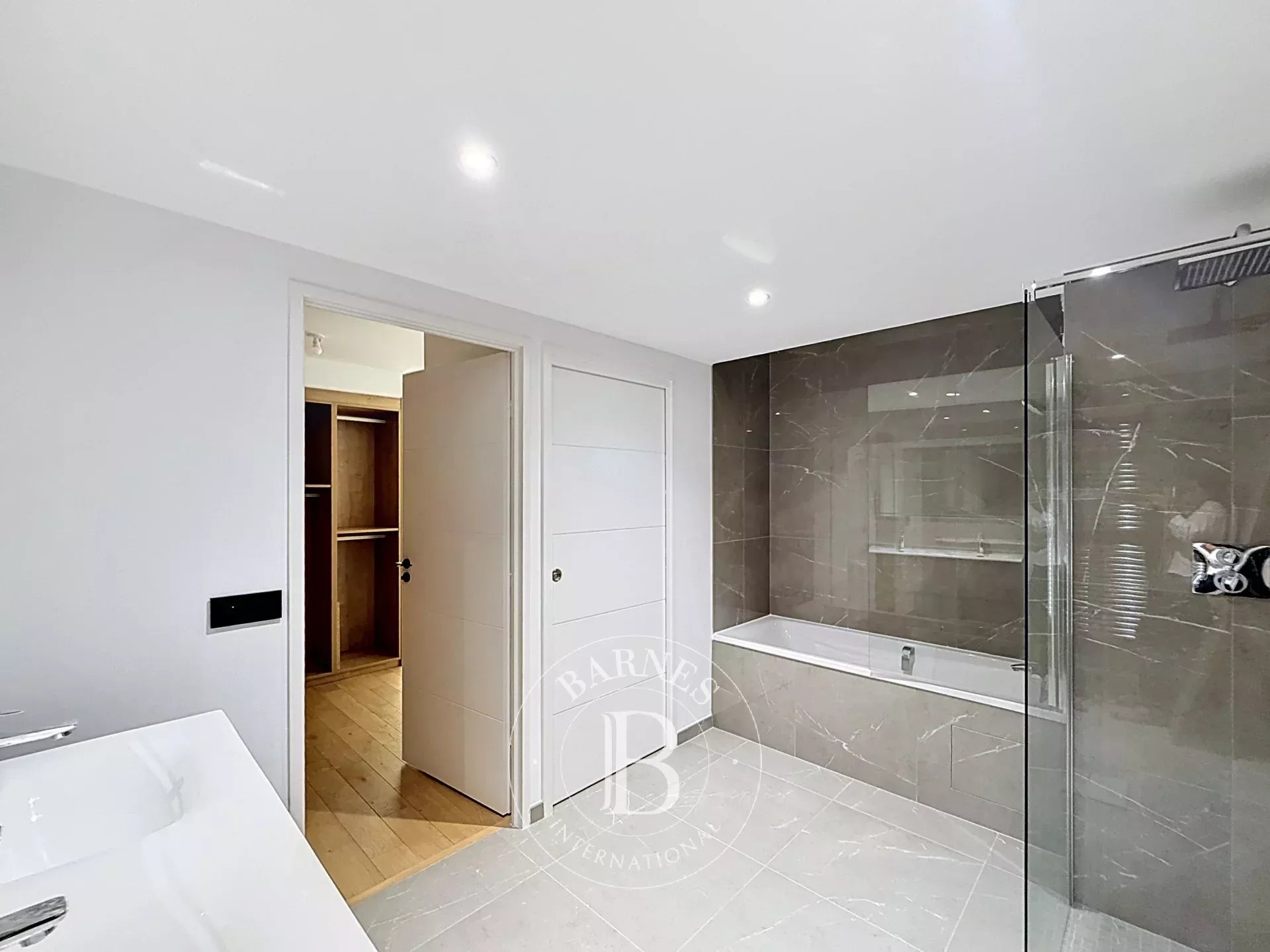 Neuilly-sur-Seine  - Piso 5 Cuartos 3 Habitaciones - picture 14
