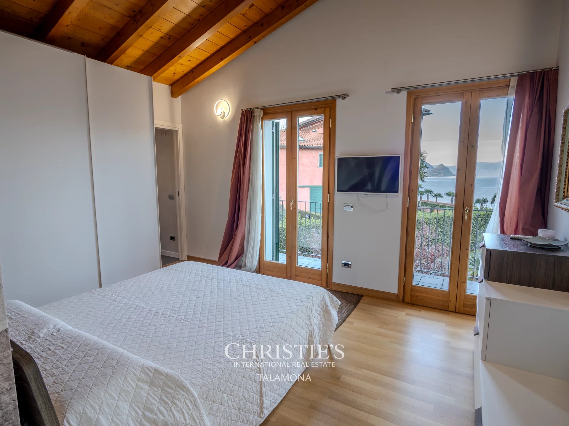 4 Bedroom Villa/Townhouse's Image 20