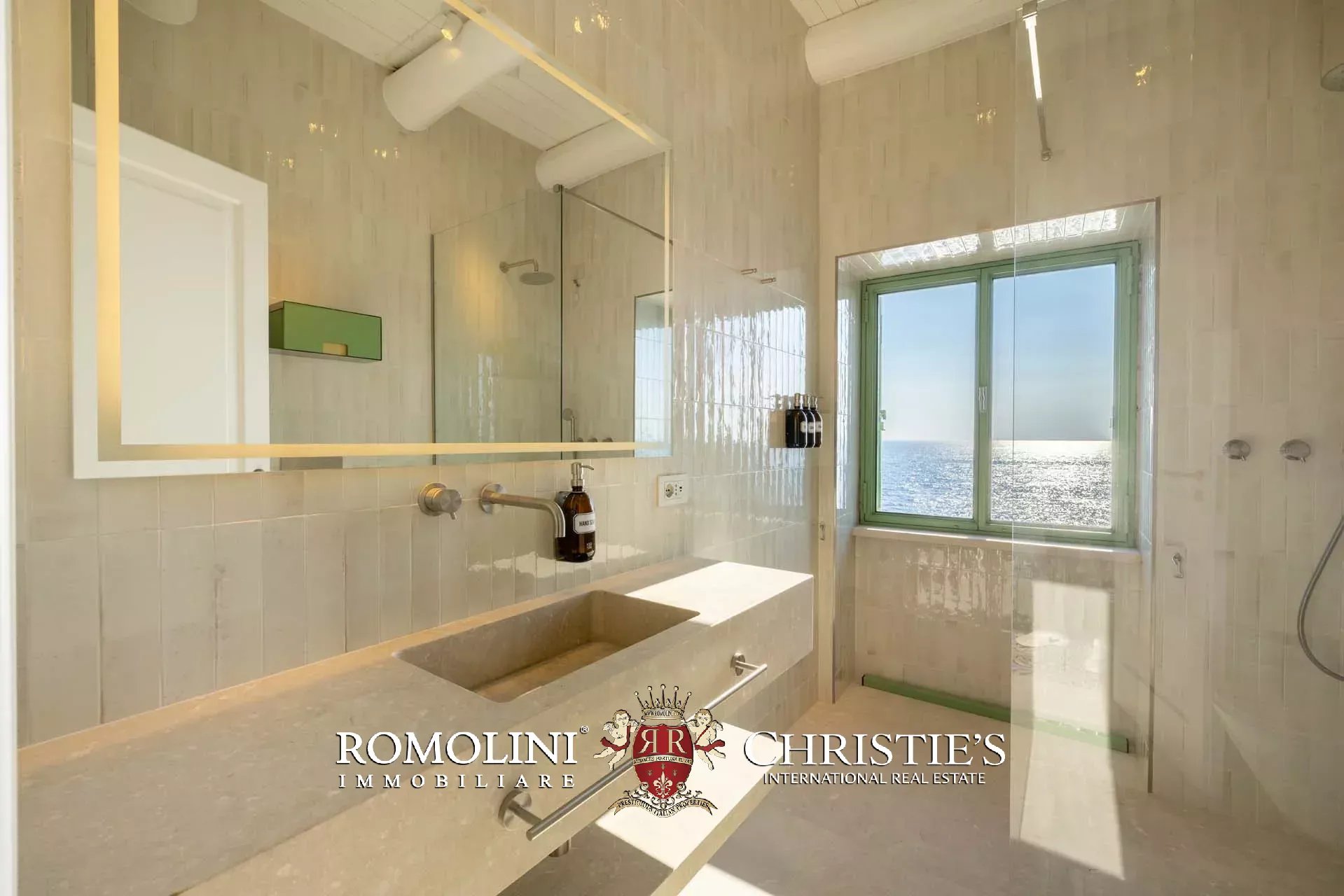 8 Bedroom Villa/Townhouse's Image 92